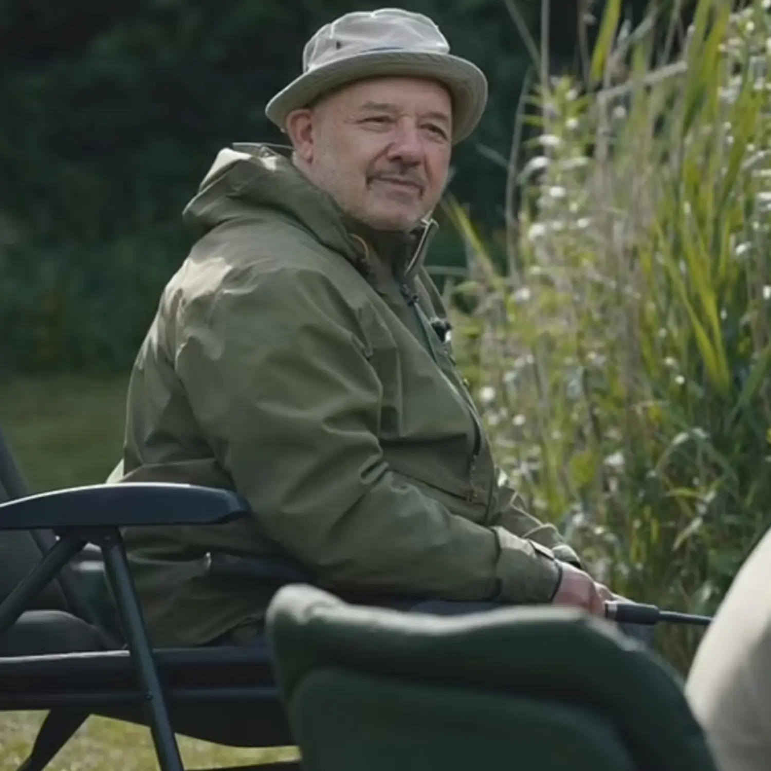 Bob Mortimer once confessed to having double-figure spoonfuls of sugar in his brews (BBC)