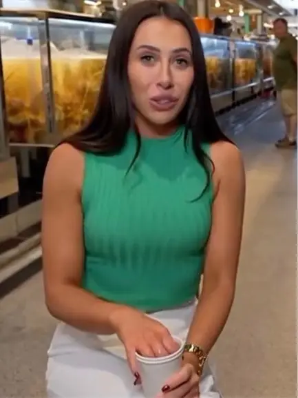 She later confirmed she'd bruised her finger, rather than broken it (Instagram/@thetodayshow)