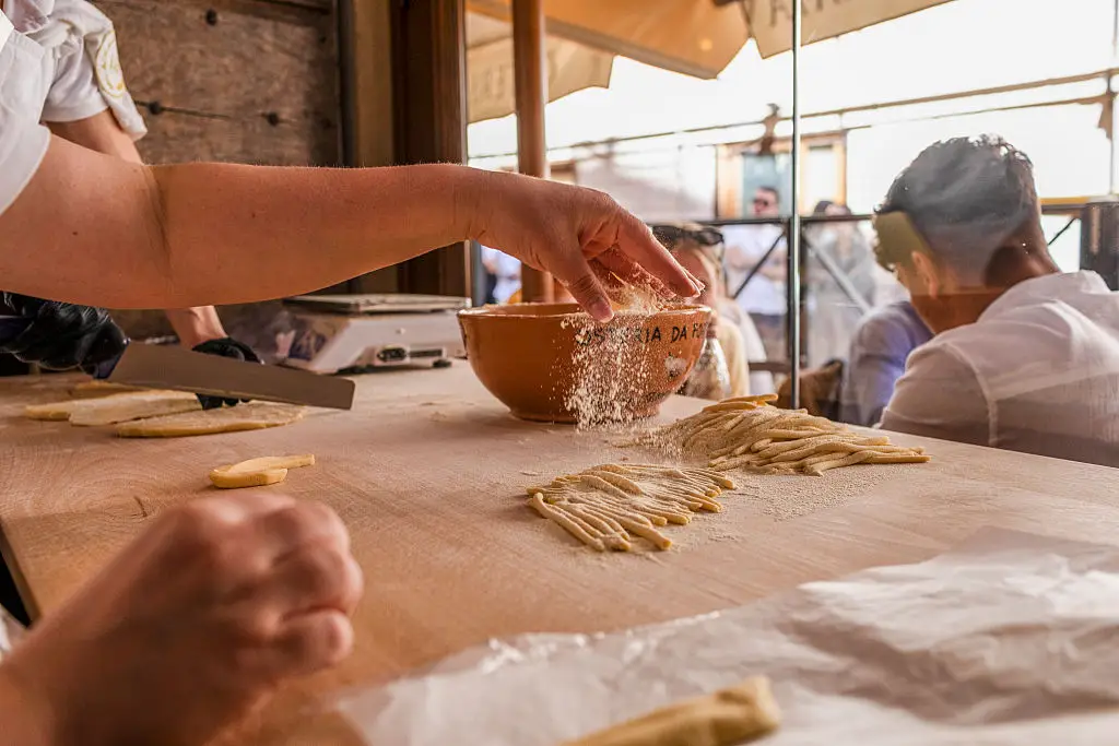 Watch out for tourist trap red flags before you sit down to dinner (Luigi Avantaggiato/For The Washington Post via Getty Images)