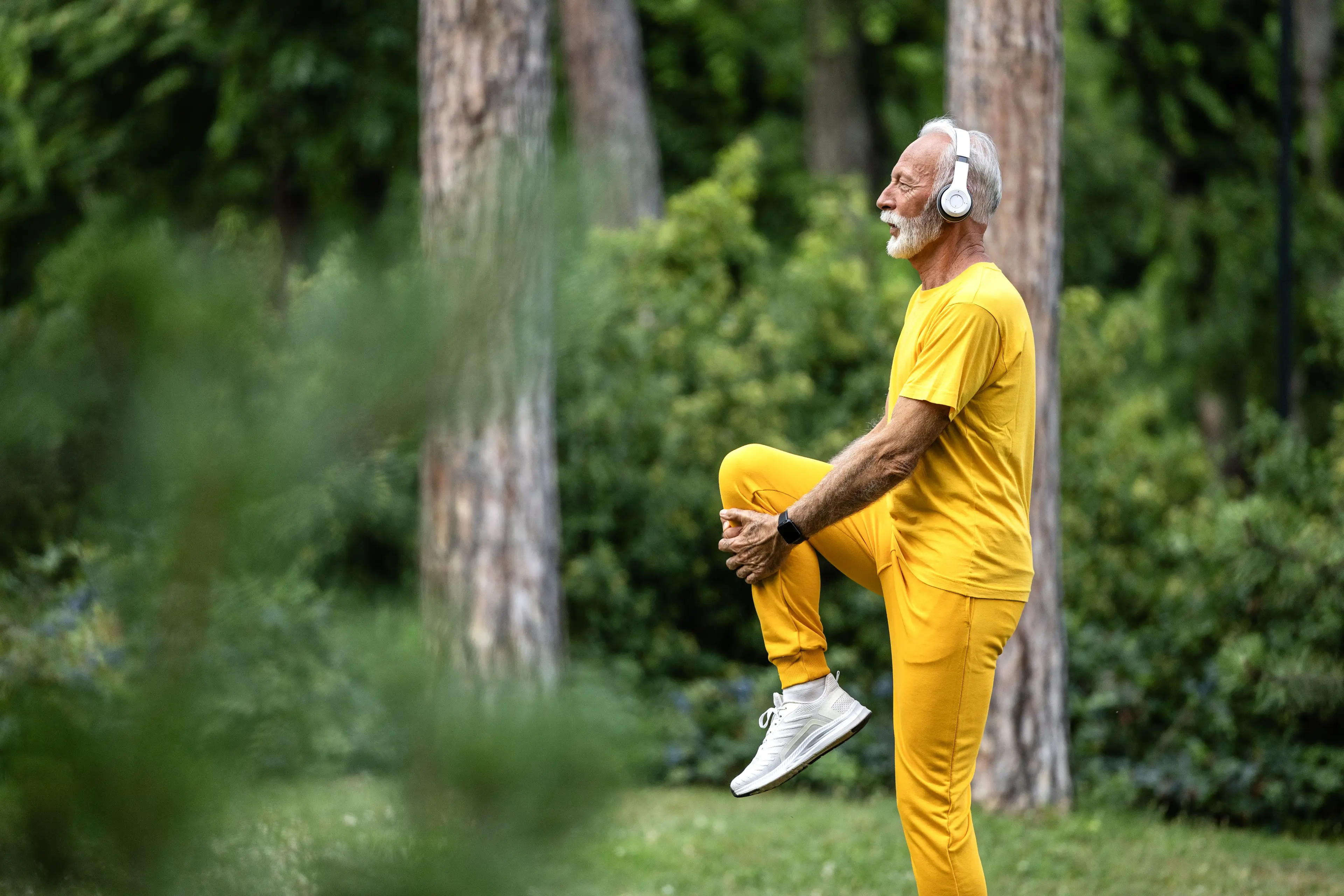 Eating well and exercising regularly can mitigate dementia risk (Getty Stock Image)