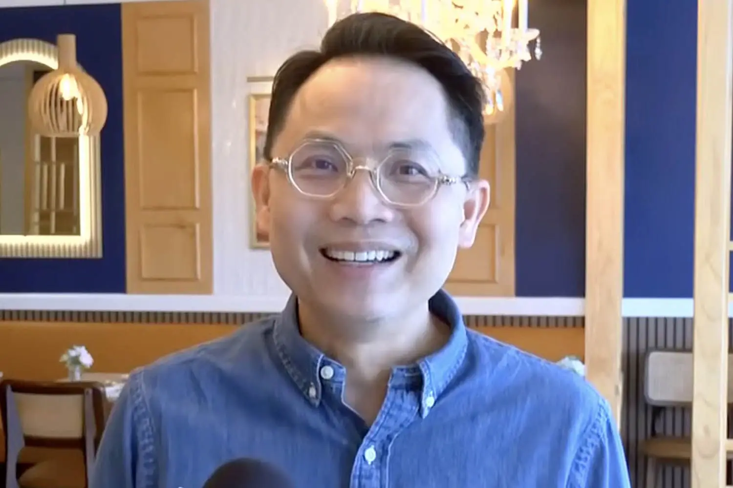 Sak Yiengjuntuek found $12,000 in his establishment - and hunted down its owner (WMBF)