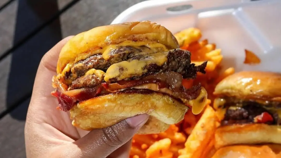 Instagram/@smalls_sliders