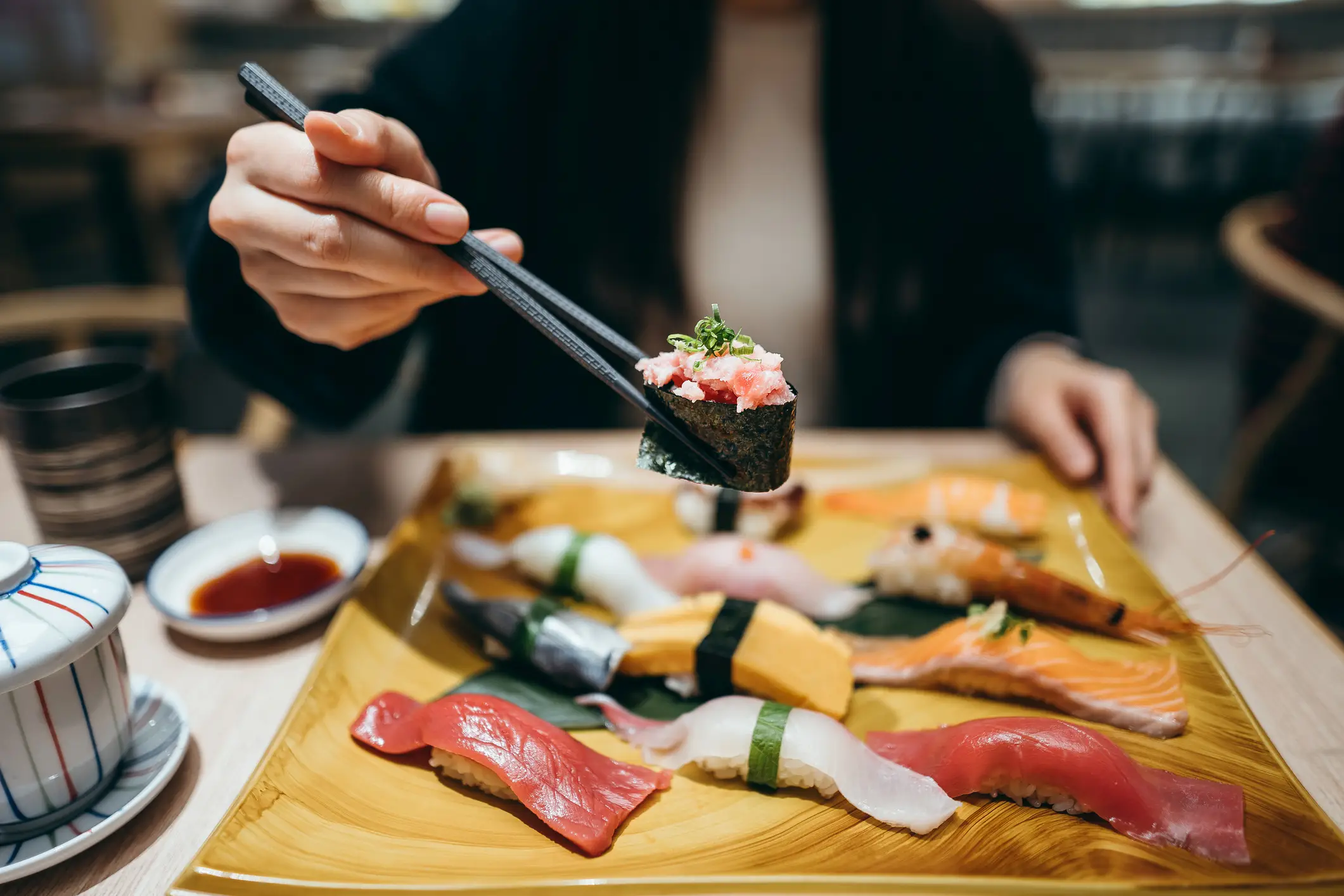 Restaurants need to be very careful when preparing sushi (d3sign/Getty Images)