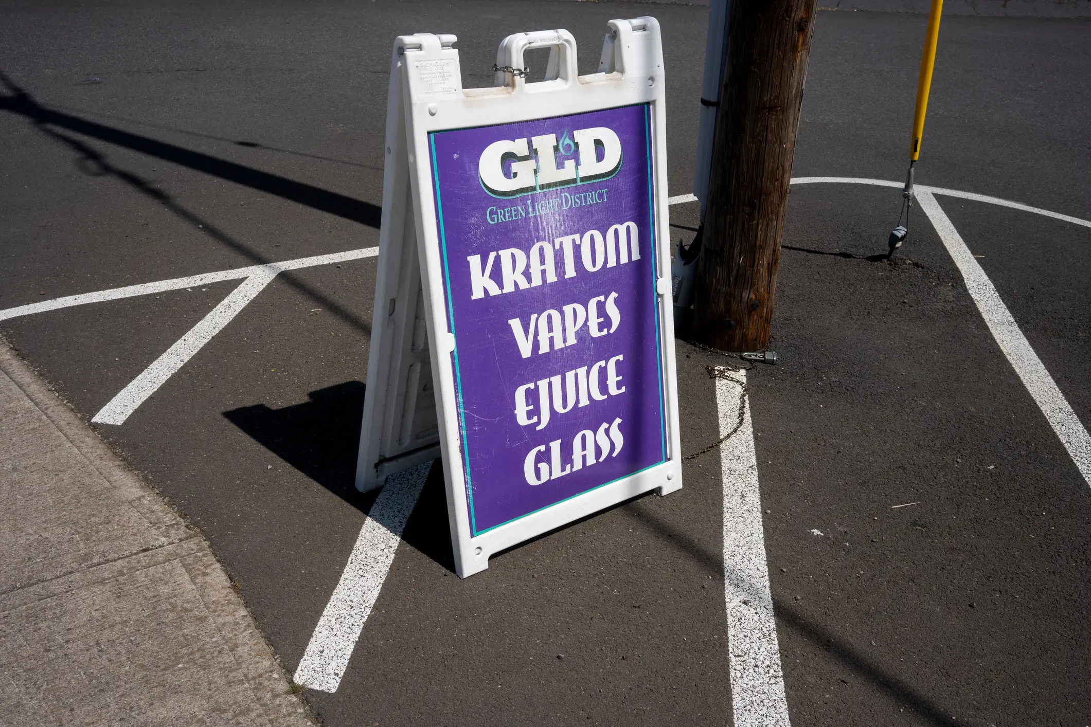 Potent kratom extracts are now widely sold despite rising safety concerns (hapabapa/Getty Images)