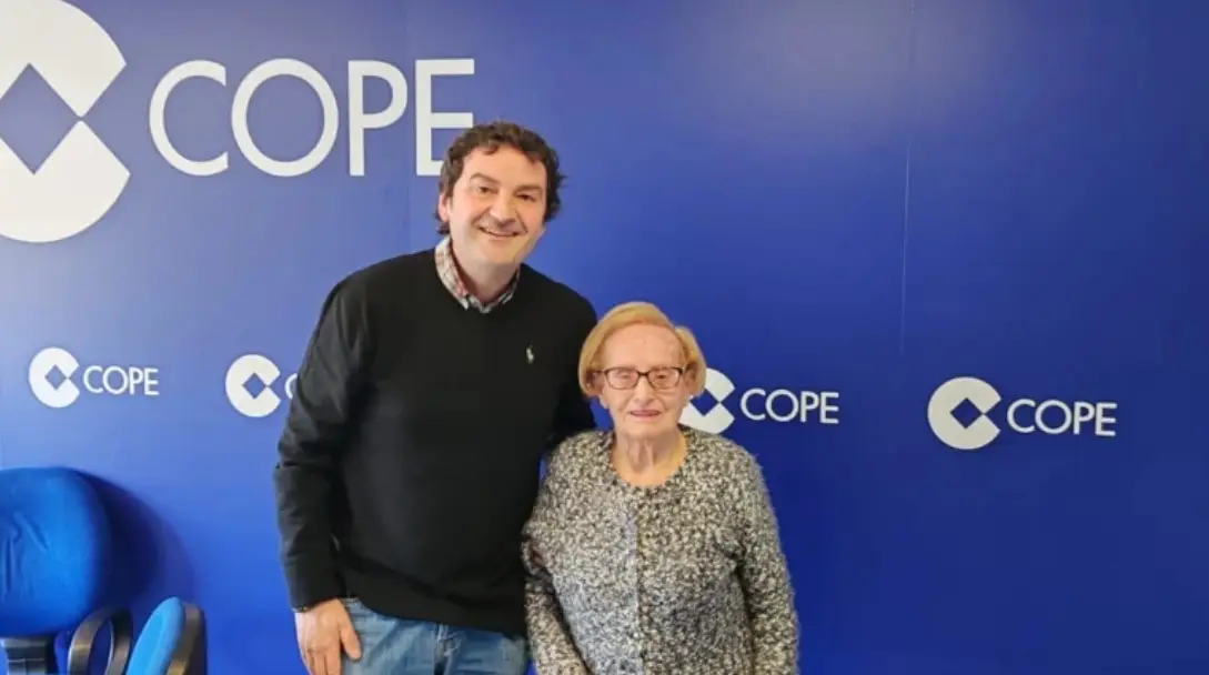 Esperanza Cortiñas swears by a daily shot and a love of dance (COPE Ourense)