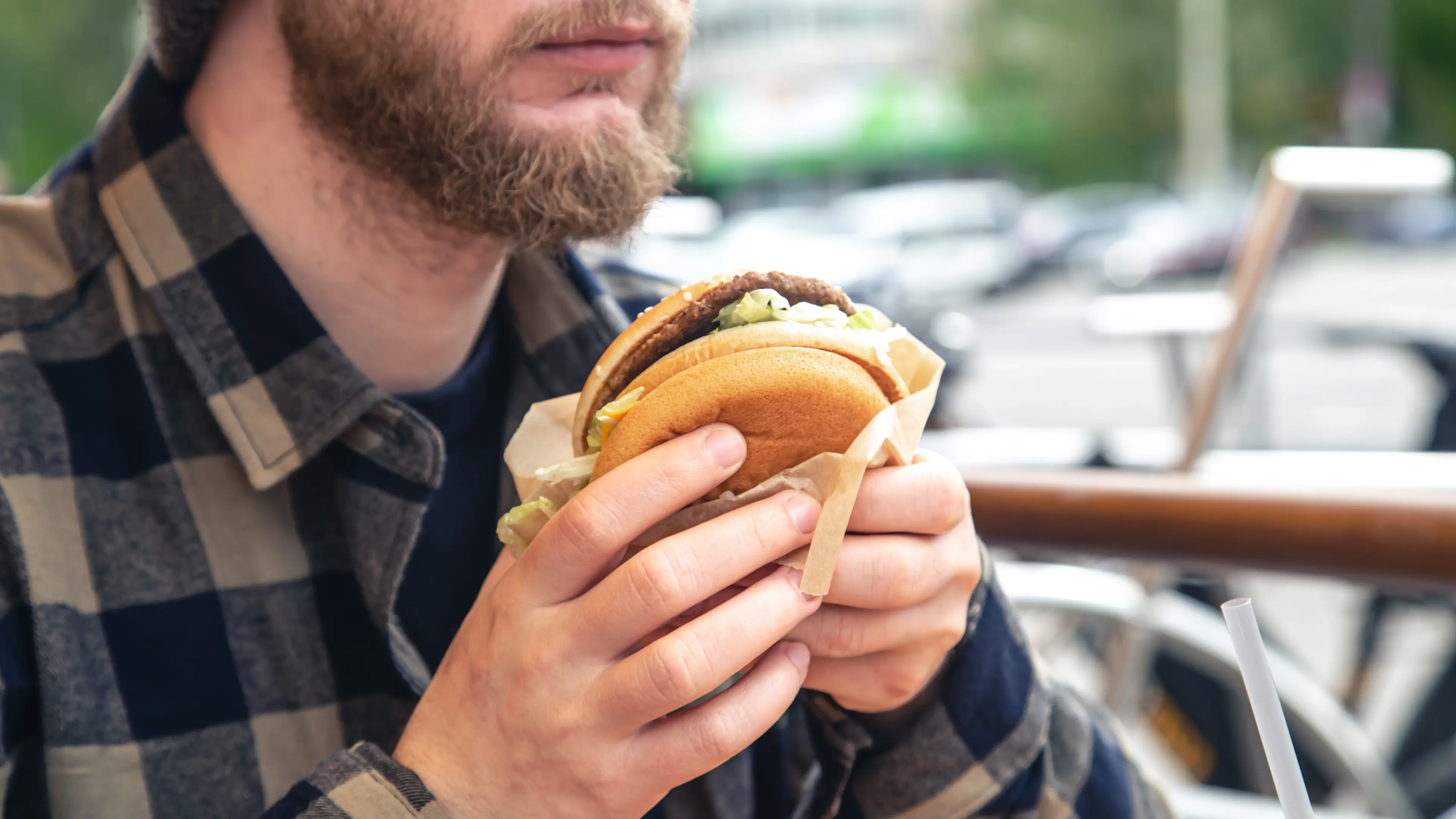 Dad dies after eating hamburger thanks to little-known meat allergy