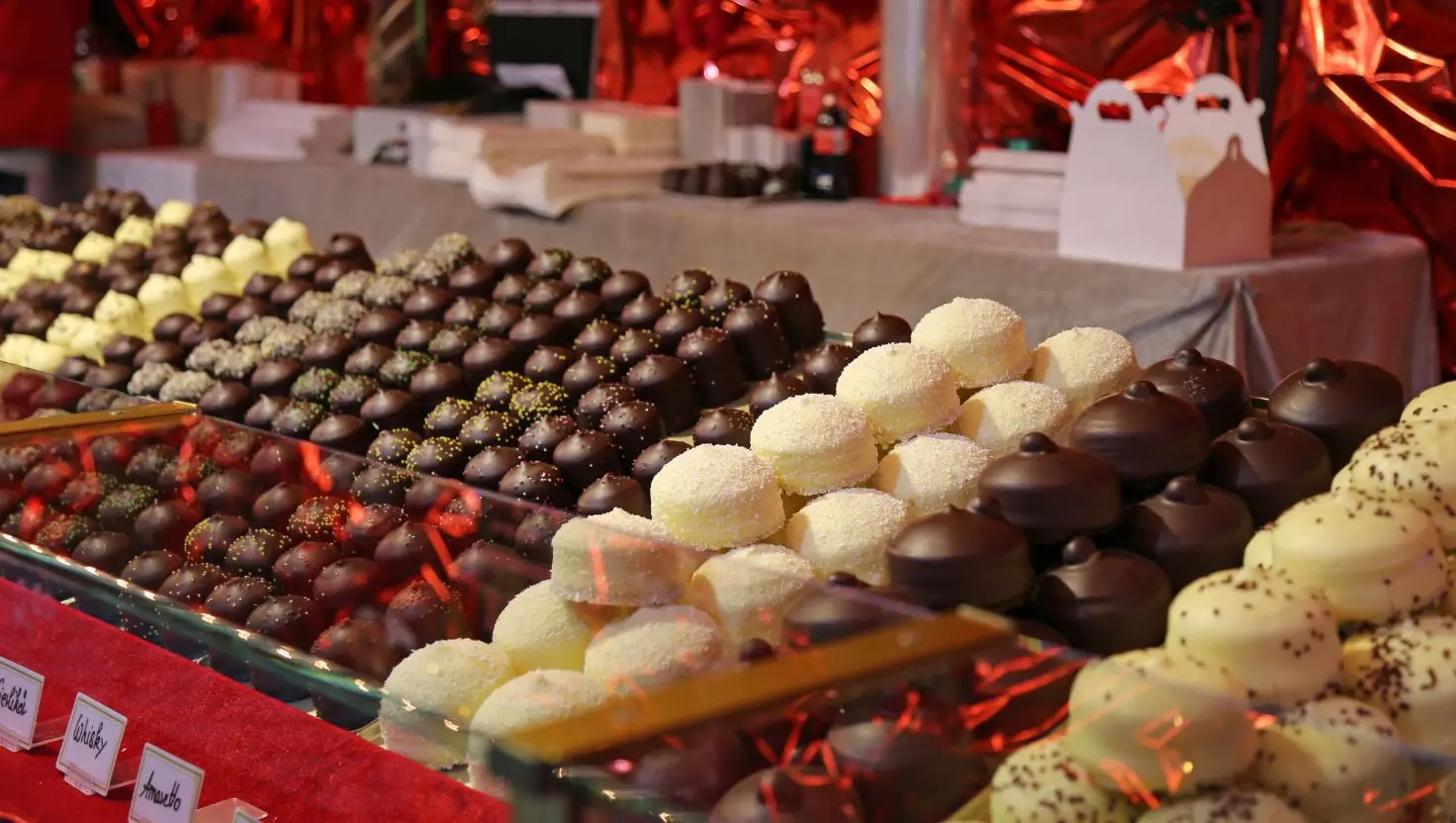 You'll find plenty of chocolate-covered marshmallows at Hamburg Christmas Market (Getty Stock Image)