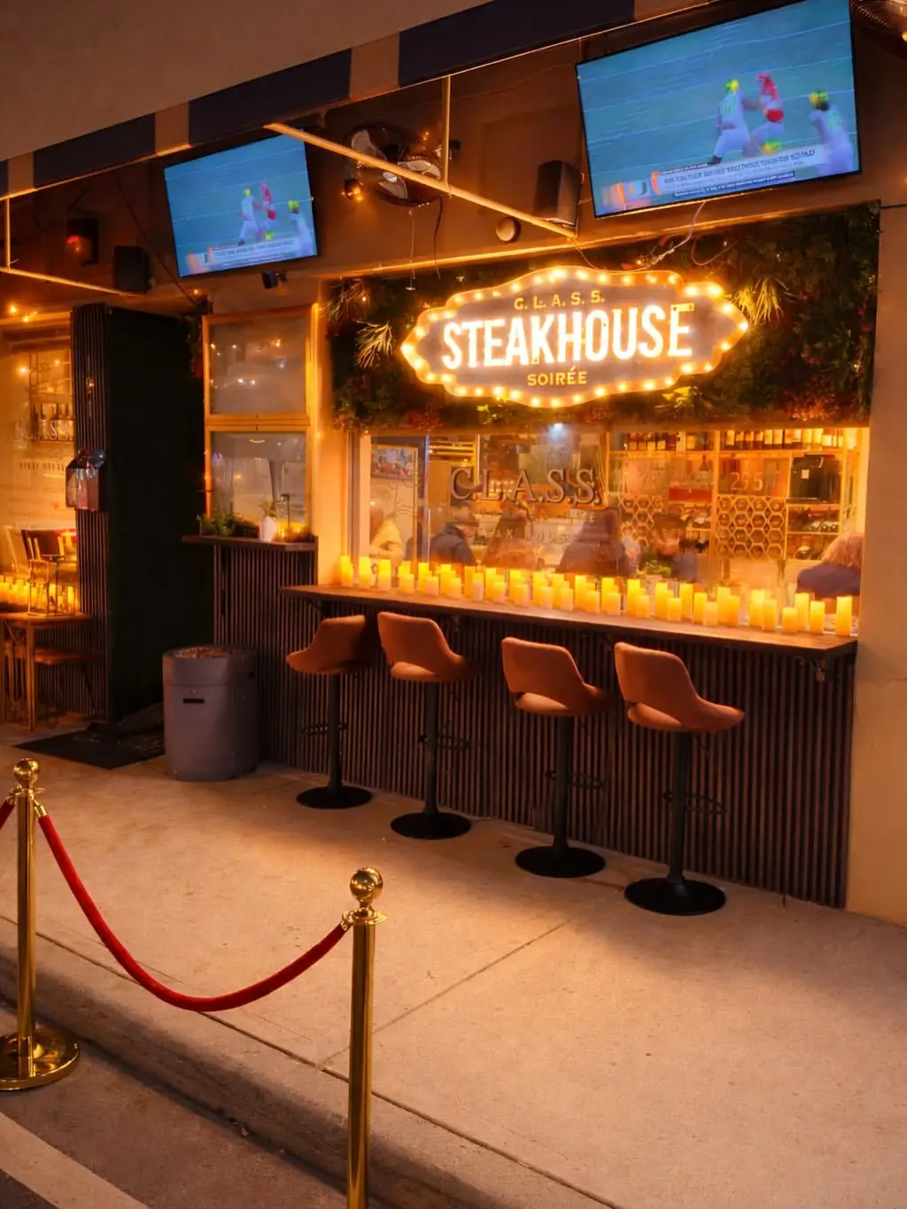 A steakhouse in Florida is putting on nude nights for customers (Instagram/@classsoireesteakhouse)