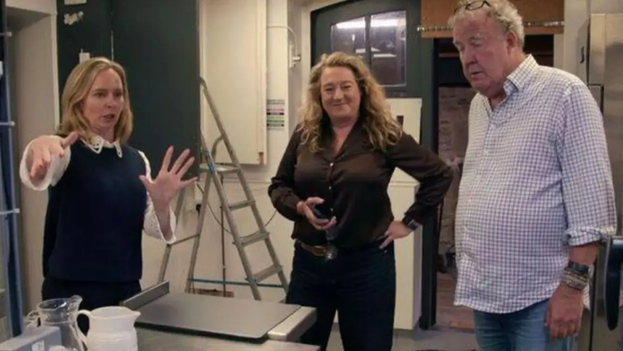 Rachel and Sue Hawkins discussing plans with Jeremy Clarkson (Amazon Prime)