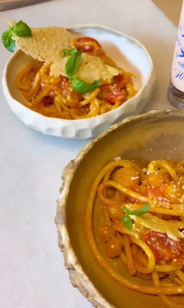 Brooklyn really seems to know what he's doing (@brooklynpeltzbeckham/Instagram)