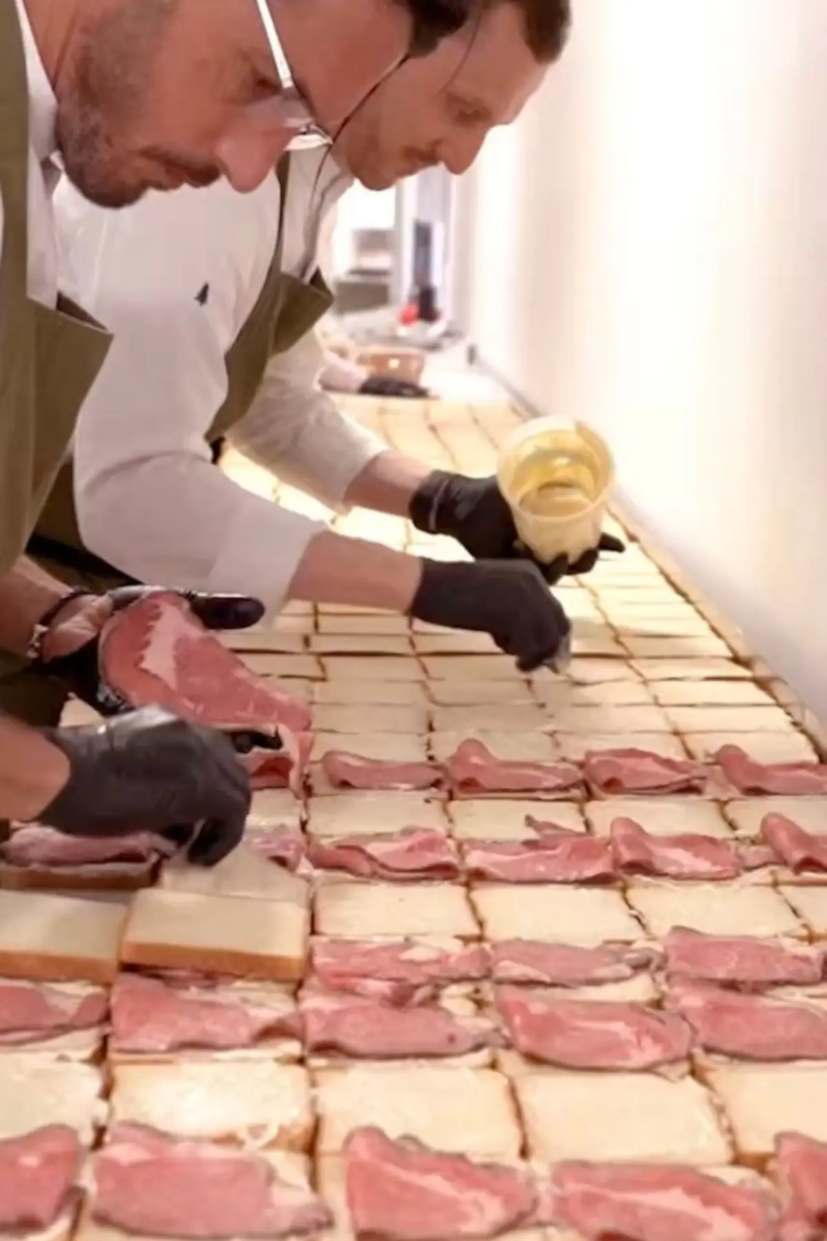 Roast beef and horseradish sandwiches were on the menu (X/@UKinUSA)