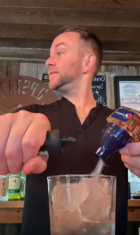 The bartender's hack involves pretending to pour booze, but actually serving a soft drink (TikTok/@benjispears)