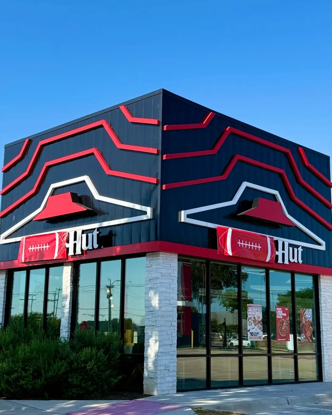 (Instagram/@pizzahut)