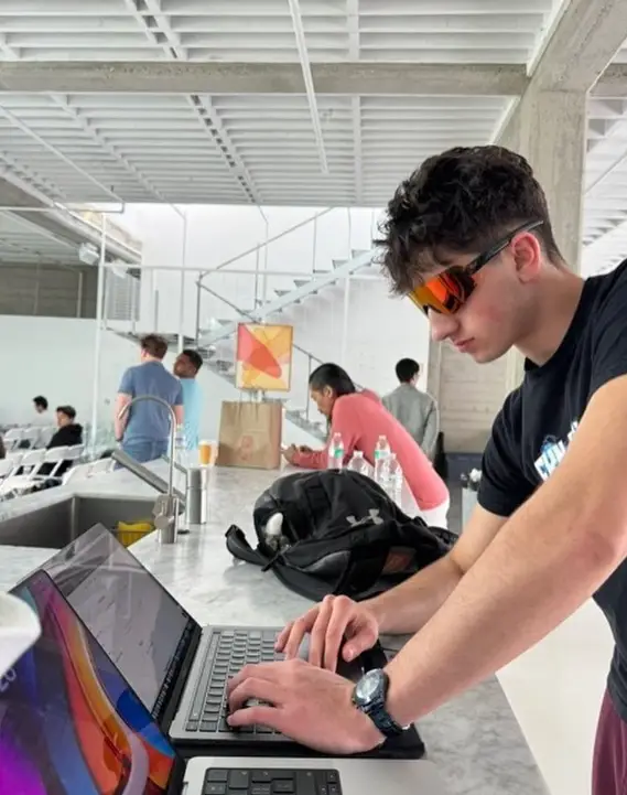 Zach Yadegari hitting the keys (zachyadegari/Instagram)