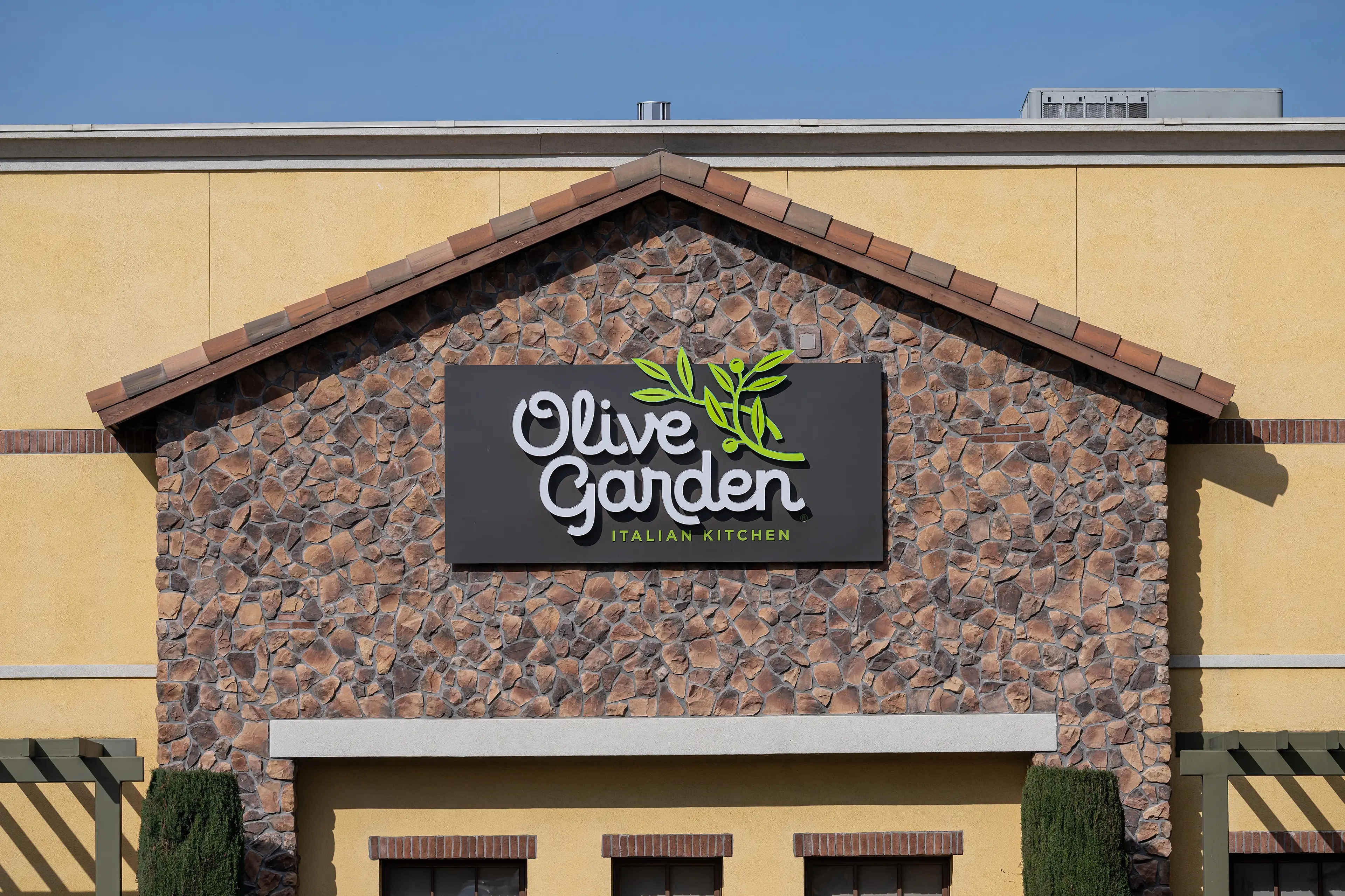 The original Olive Garden logo still features on restaurant fronts (David Paul Morris/Bloomberg via Getty Images)