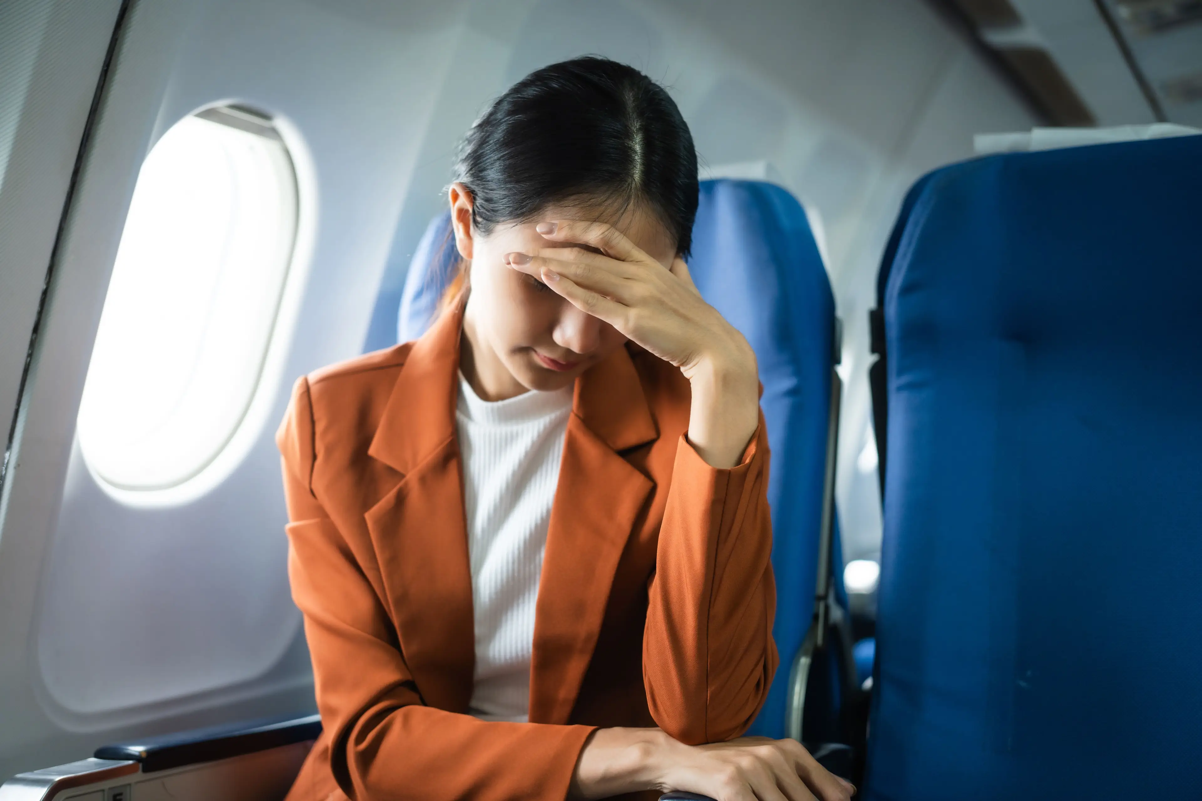 Drinking booze on a flight could cause dizziness (Nansan Houn/Getty Stock Image)