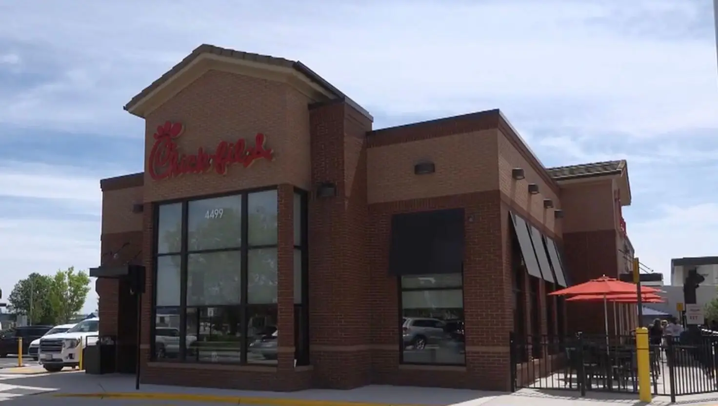 The employee has been praised by the police force and the Chick-fil-A owner (WITN-TV/YouTube)
