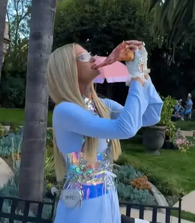 Paris tucking into her slice (parishilton/TikTok)