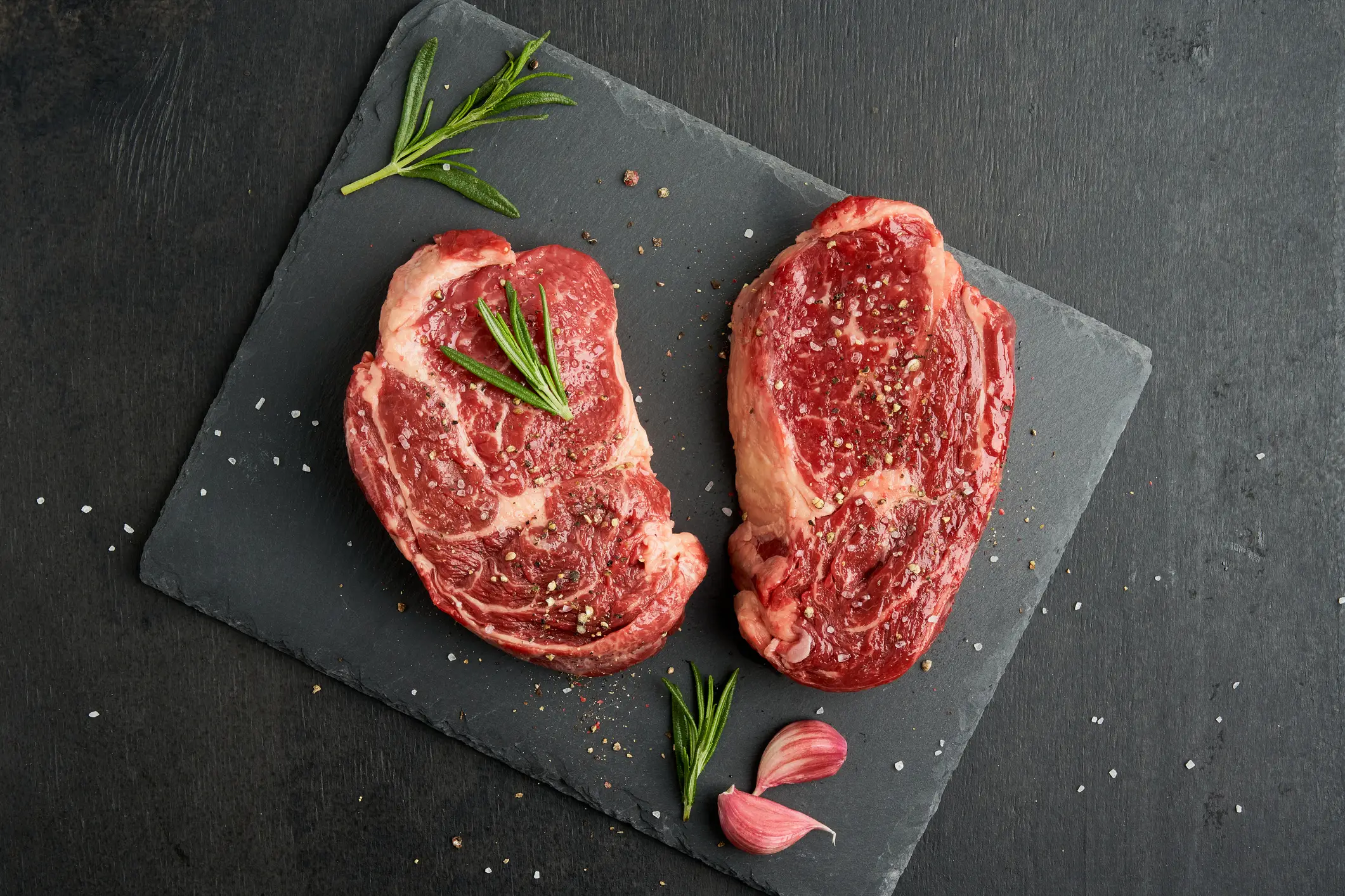 Red meat lovers, take note (Natalia Gdovskaia via Getty Images)