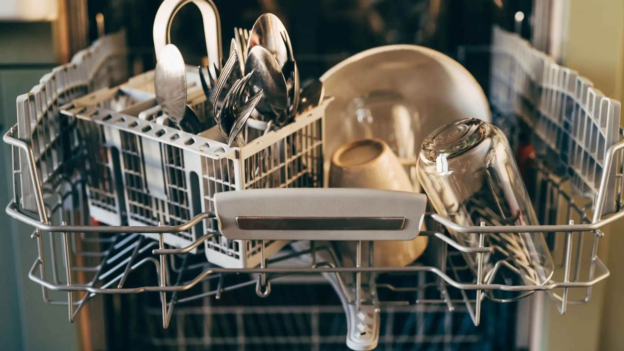 Dishwasher experts share five things you should avoid whilst doing the dishes