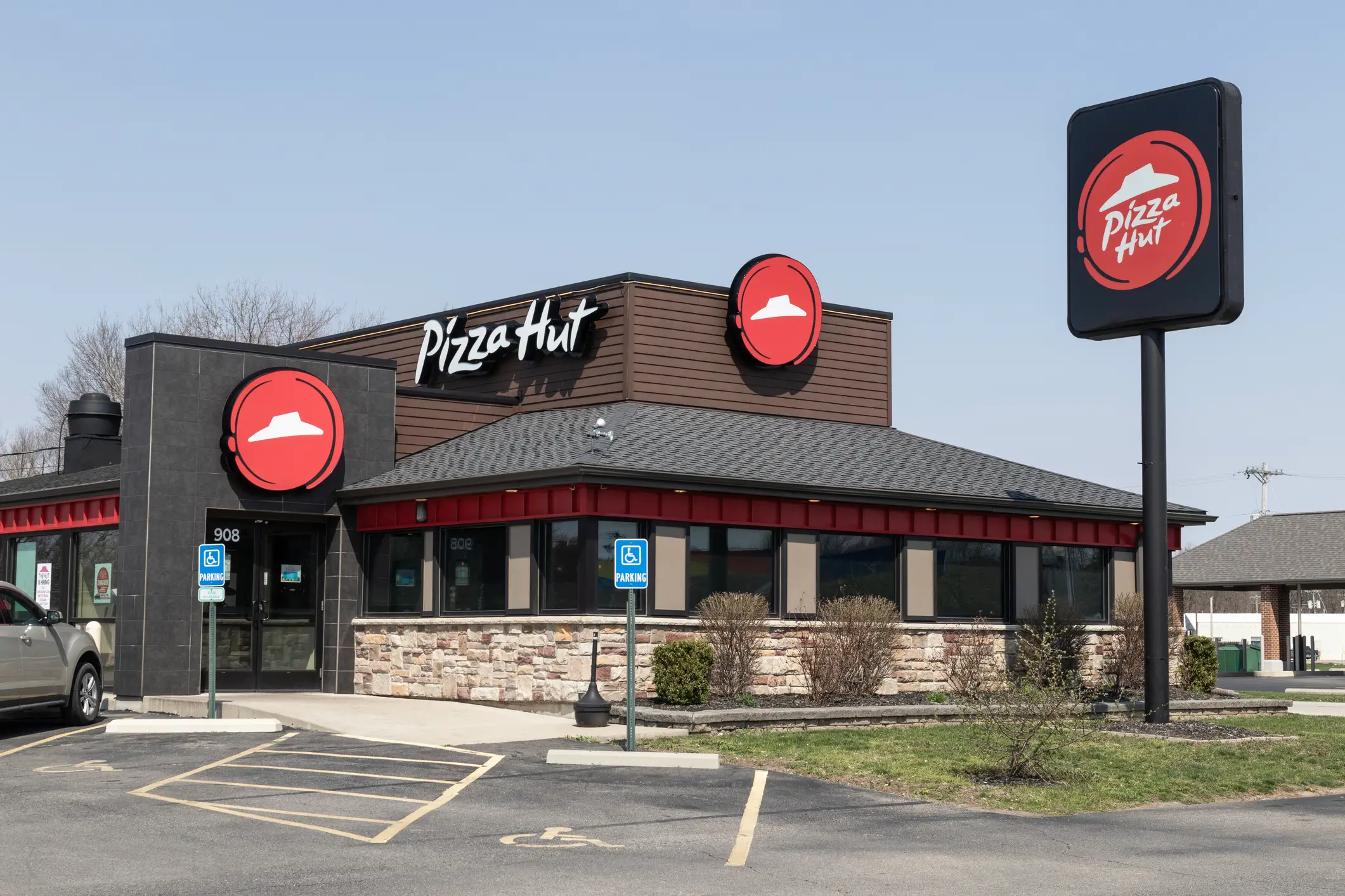 Pizza Hut pioneered much of the modern pizza world (jetcityimage/Getty Images)