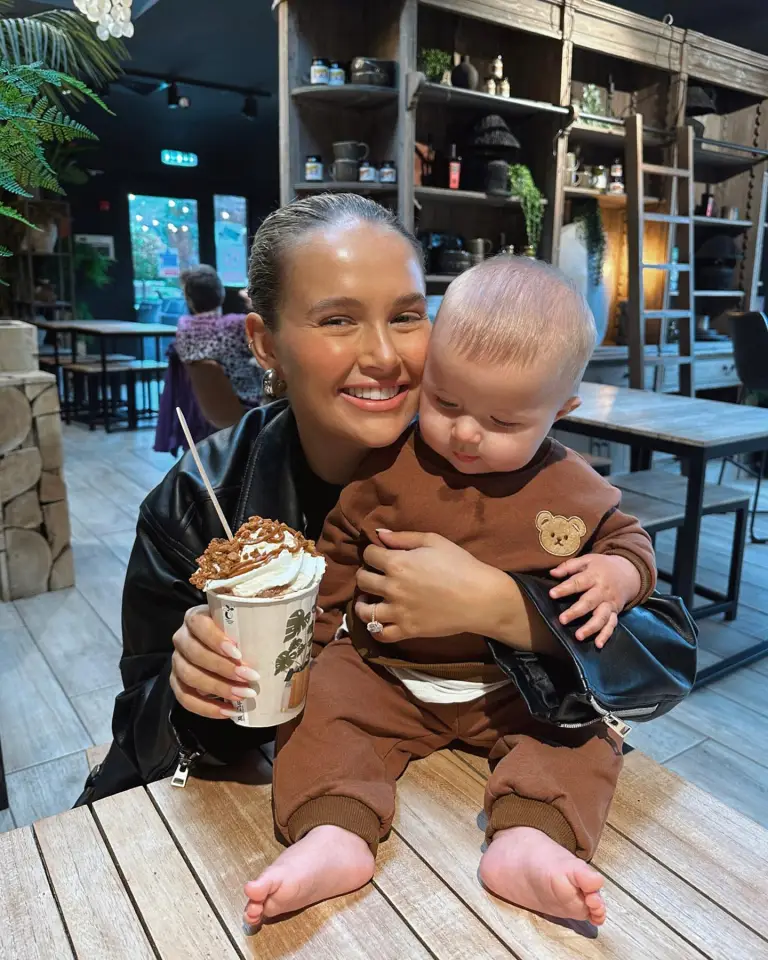 (Instagram/@mollymae)
