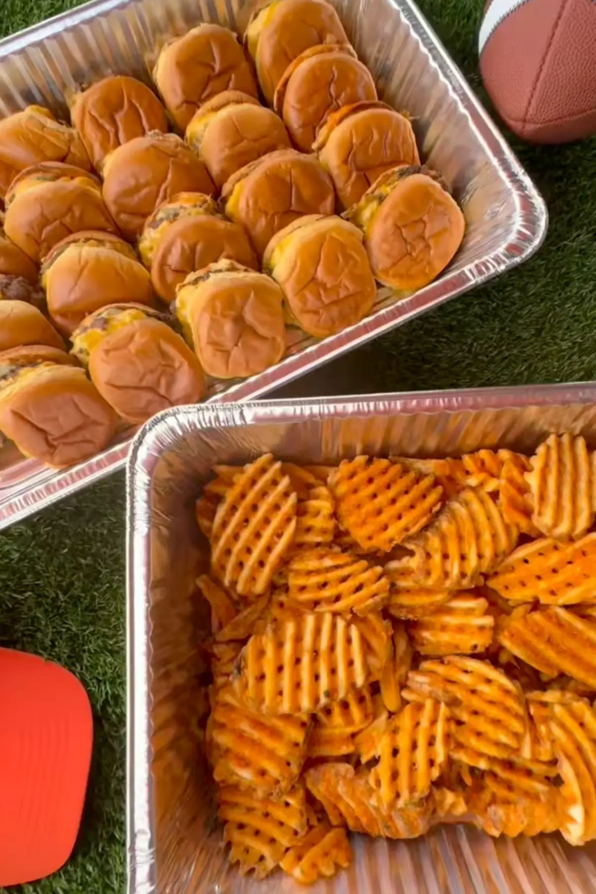 The fast food chain also provides party-sized packs for large gatherings (Instagram/@smalls_sliders)