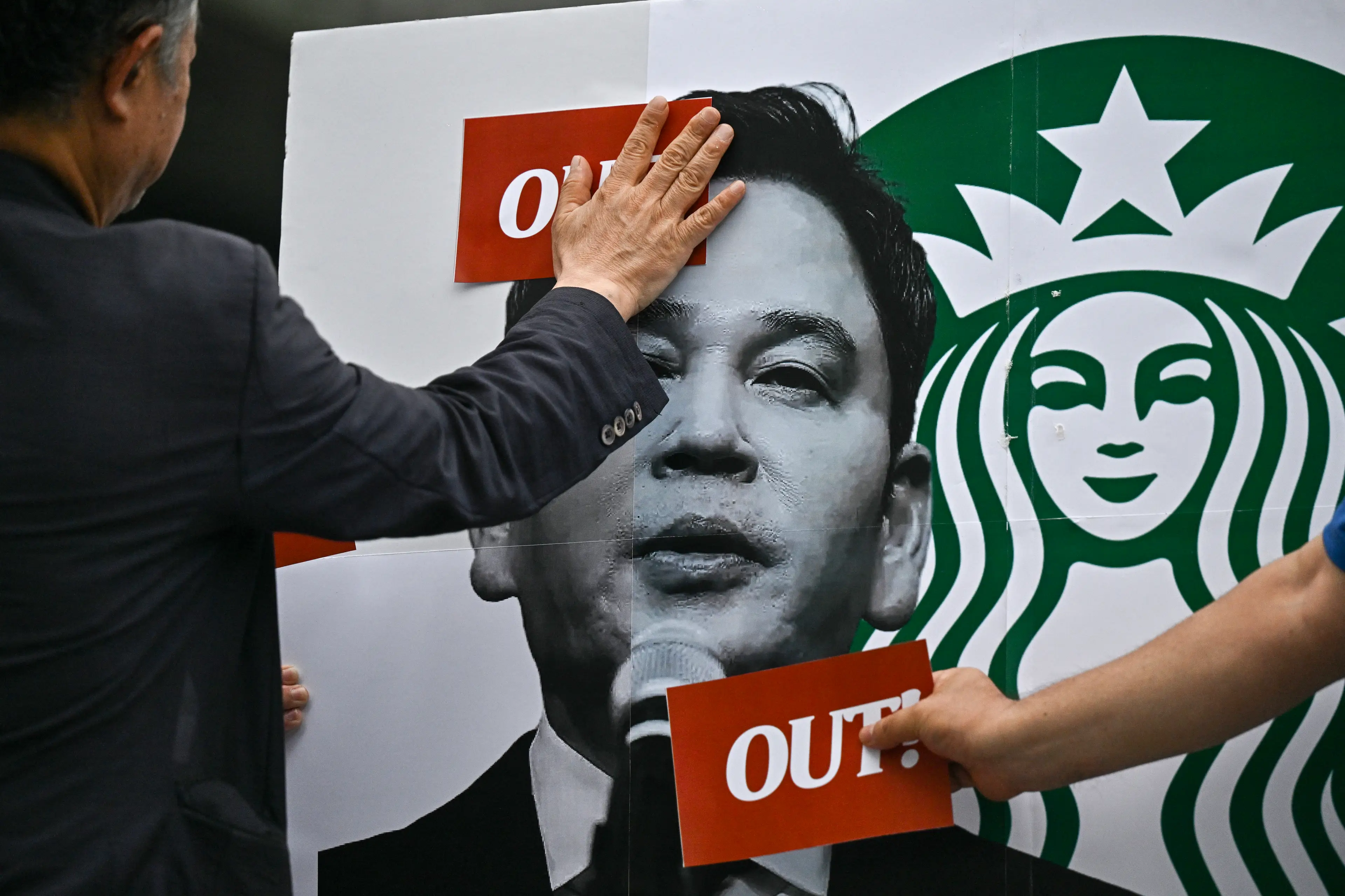 More than 2,000 Starbucks stores in South Korea will temporarily close next week (Pedro PARDO / AFP via Getty Images)