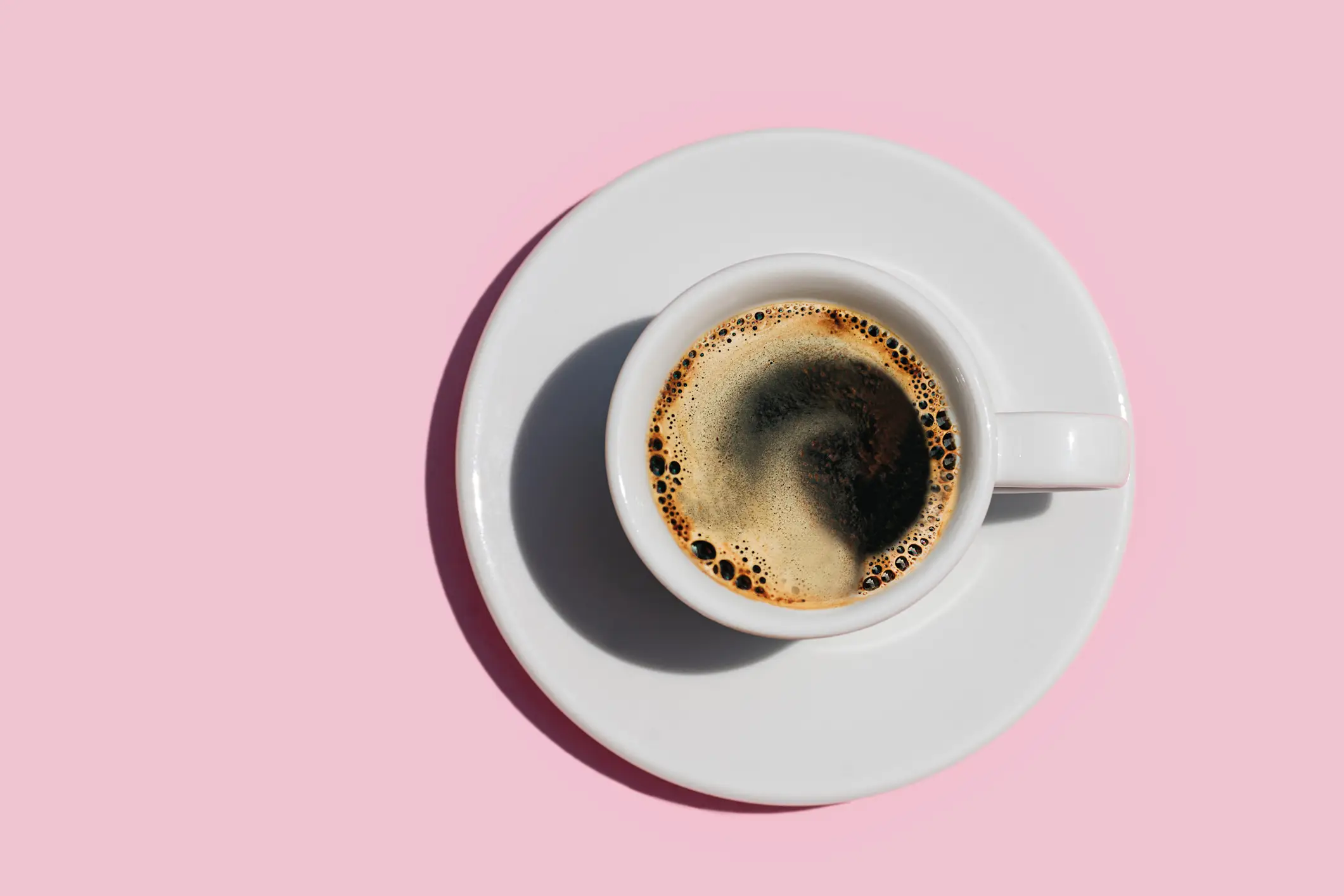 Eat something before having your morning coffee and you could mitigate the risk of heartburn (Iryna Veklich/Getty Images)