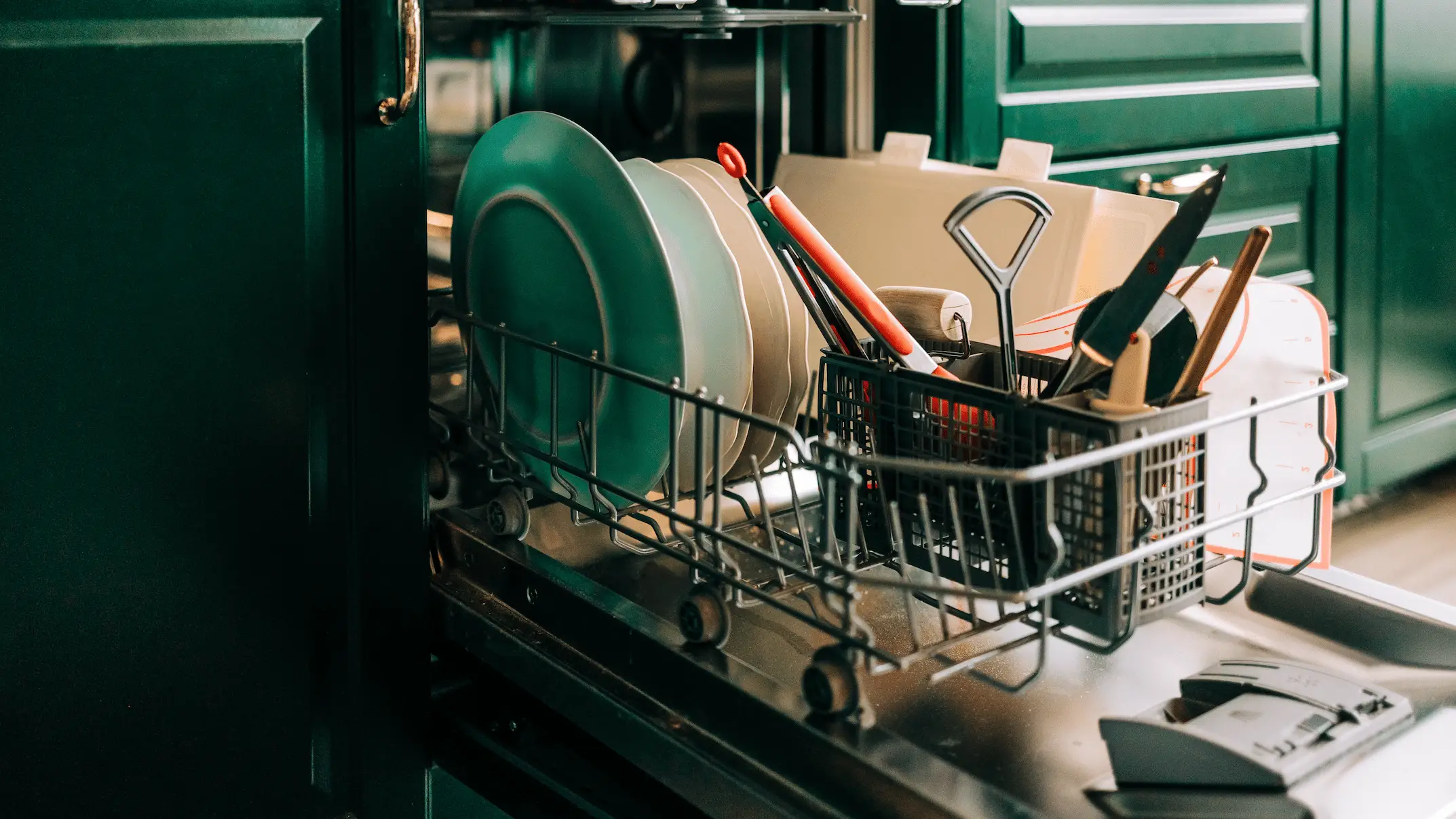 Warning over one thing that should never go in bottom rack of dishwasher