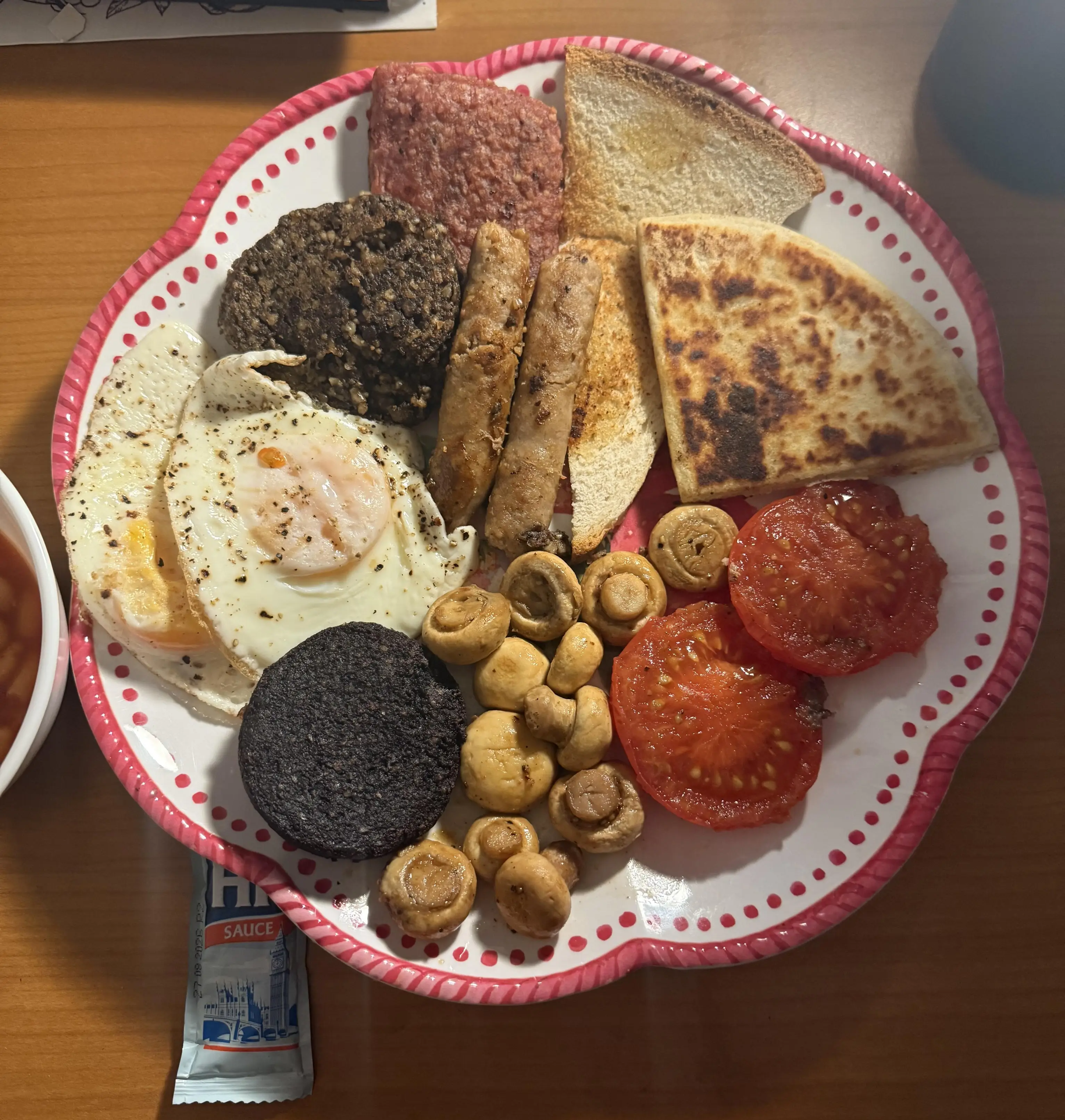 The American novice's effort was commended for using rare Scottish ingredients like Lorne sausage, but general reception wasn't great (Reddit/throwawayokay333)