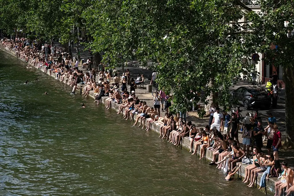 Parisians have been trying to cool down in the scorching temperatures (Photo by ARNAUD FINISTRE / AFP via Getty Images)