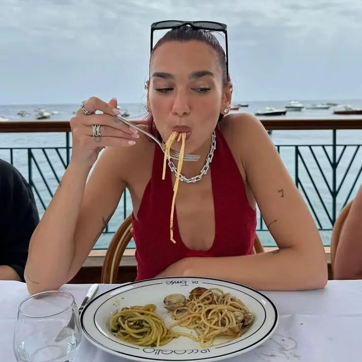 The actress and award-winning singer doesn't eat food after 6pm (Instagram/@dualipa)