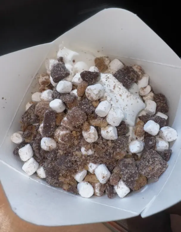 Redditors are upset that McFlurries often get served unmixed (Yurmomizkray/Reddit)