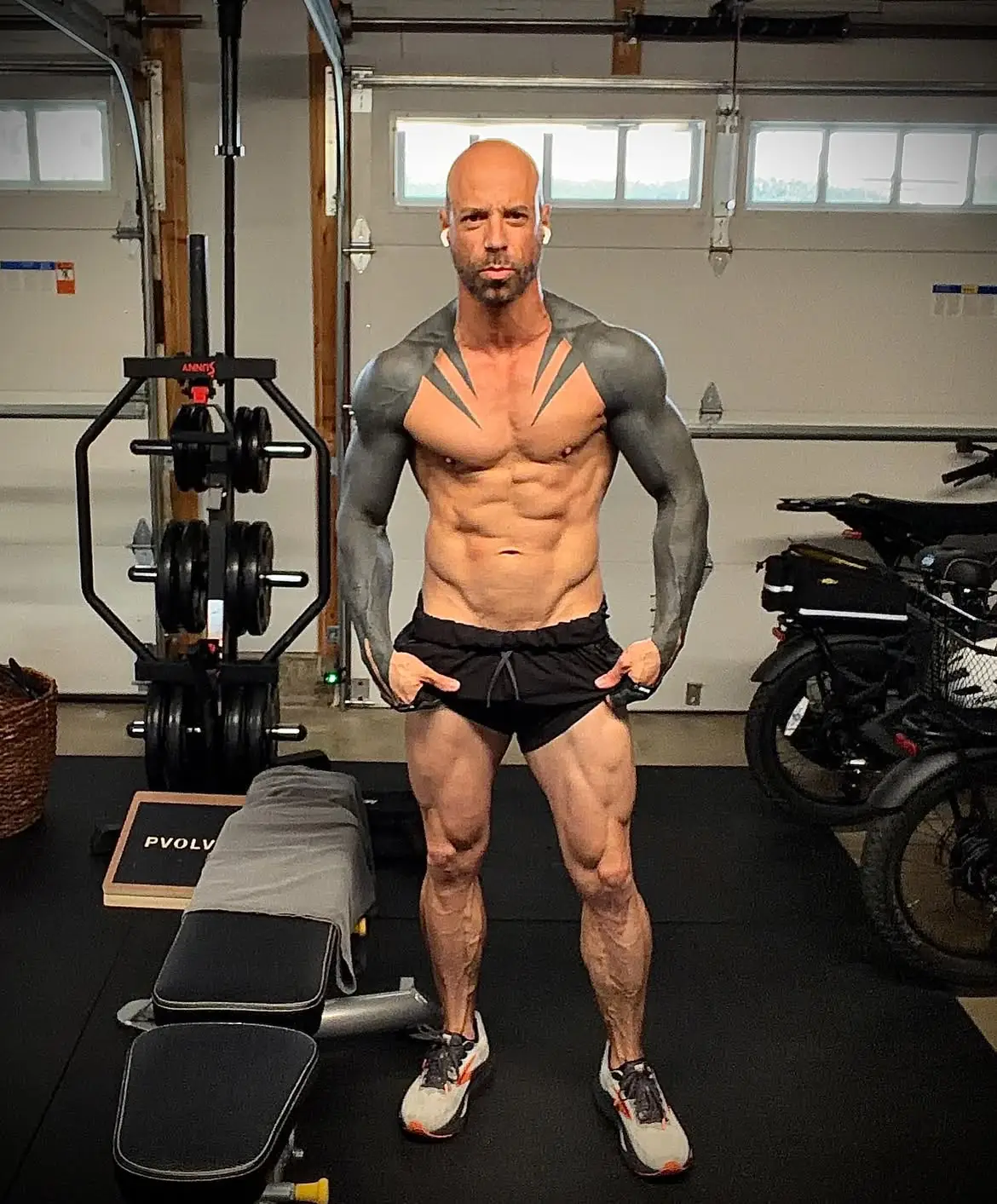 The American Idol star said he now limits pizza and burgers to once a week and that he relies on a meal prep service (Instagram/@chrisdaughtry)