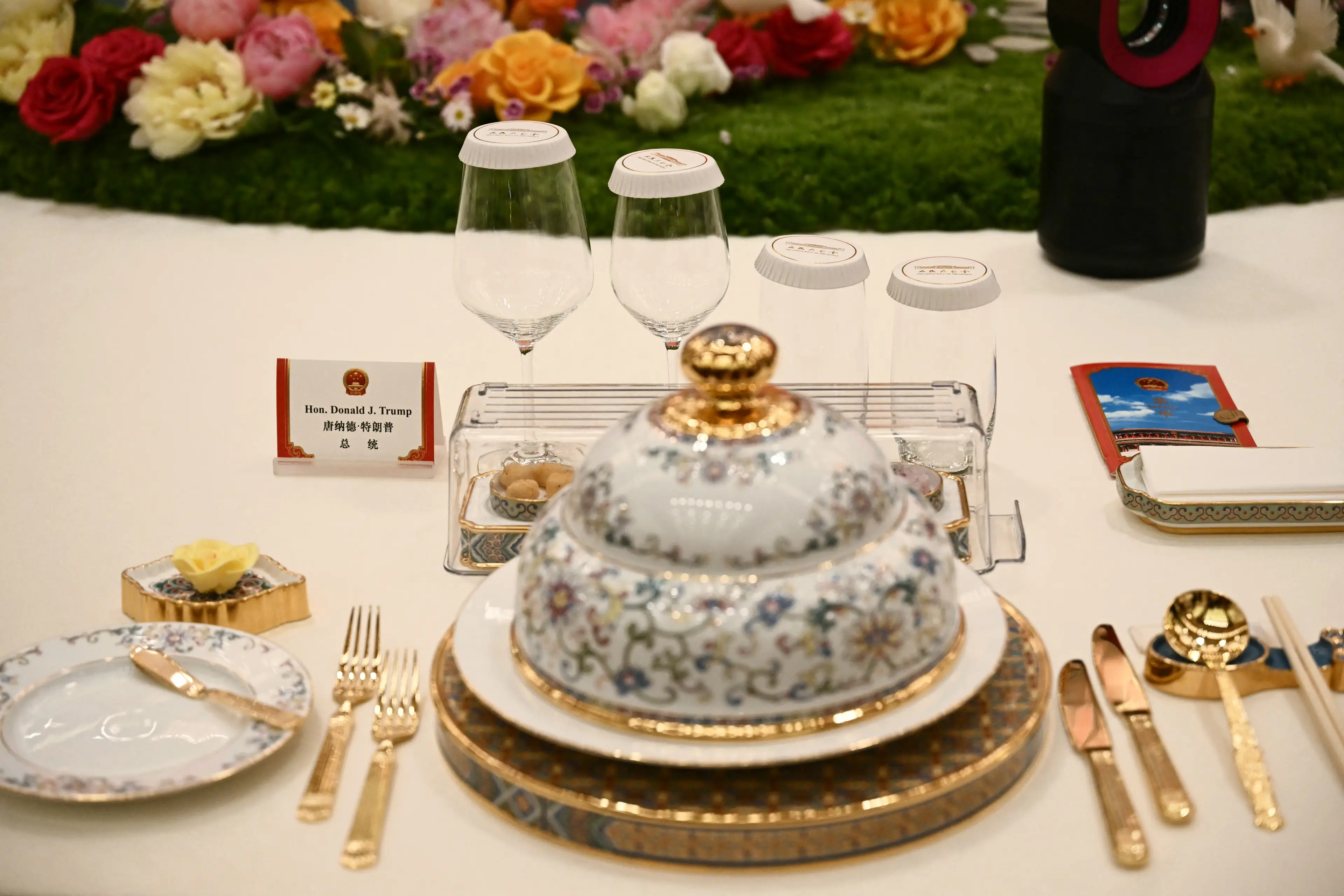 Each guest was asigned a named seat at the banquet (Brendan SMIALOWSKI / AFP via Getty Images)