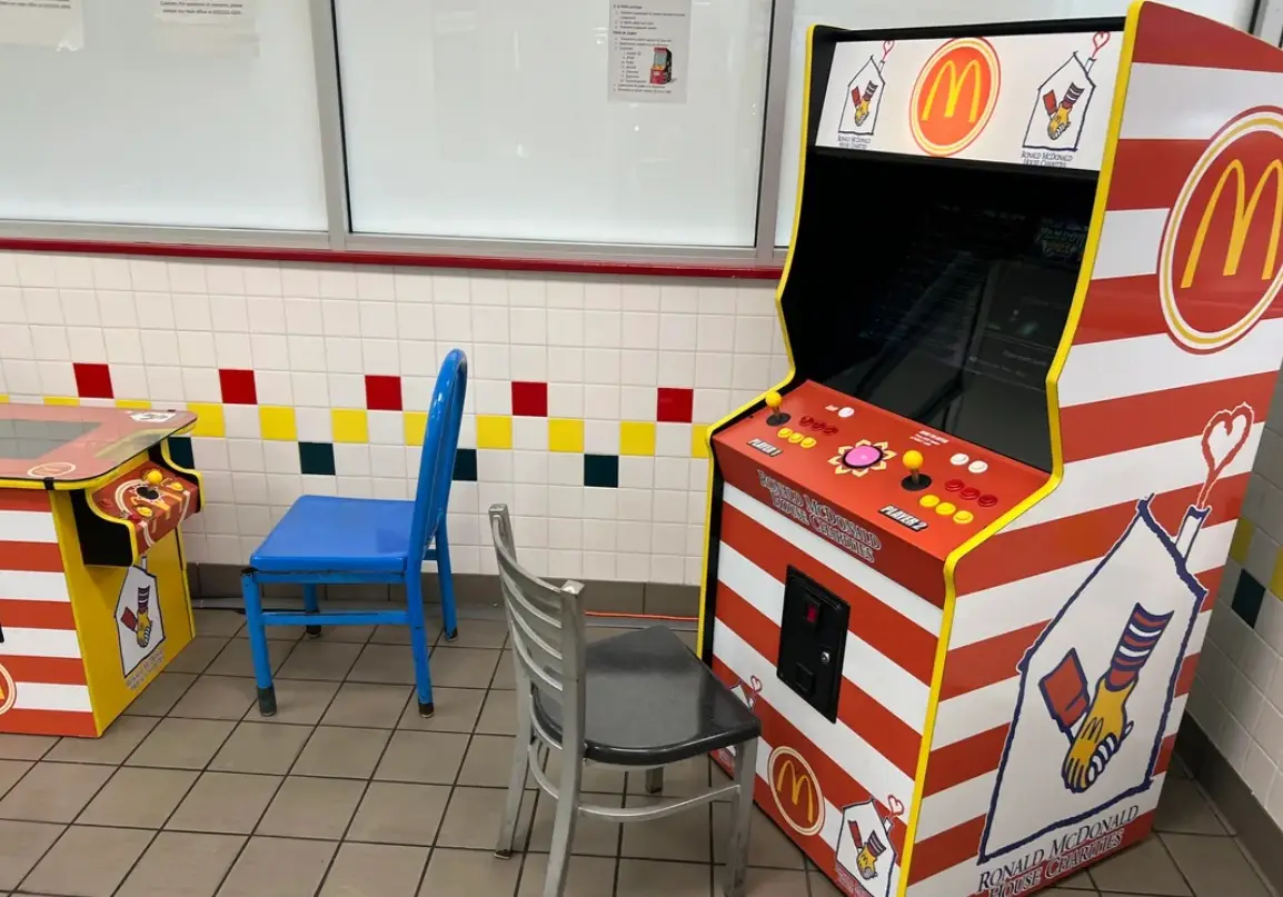 You can practically smell the 90s (dhoppy203/Reddit)