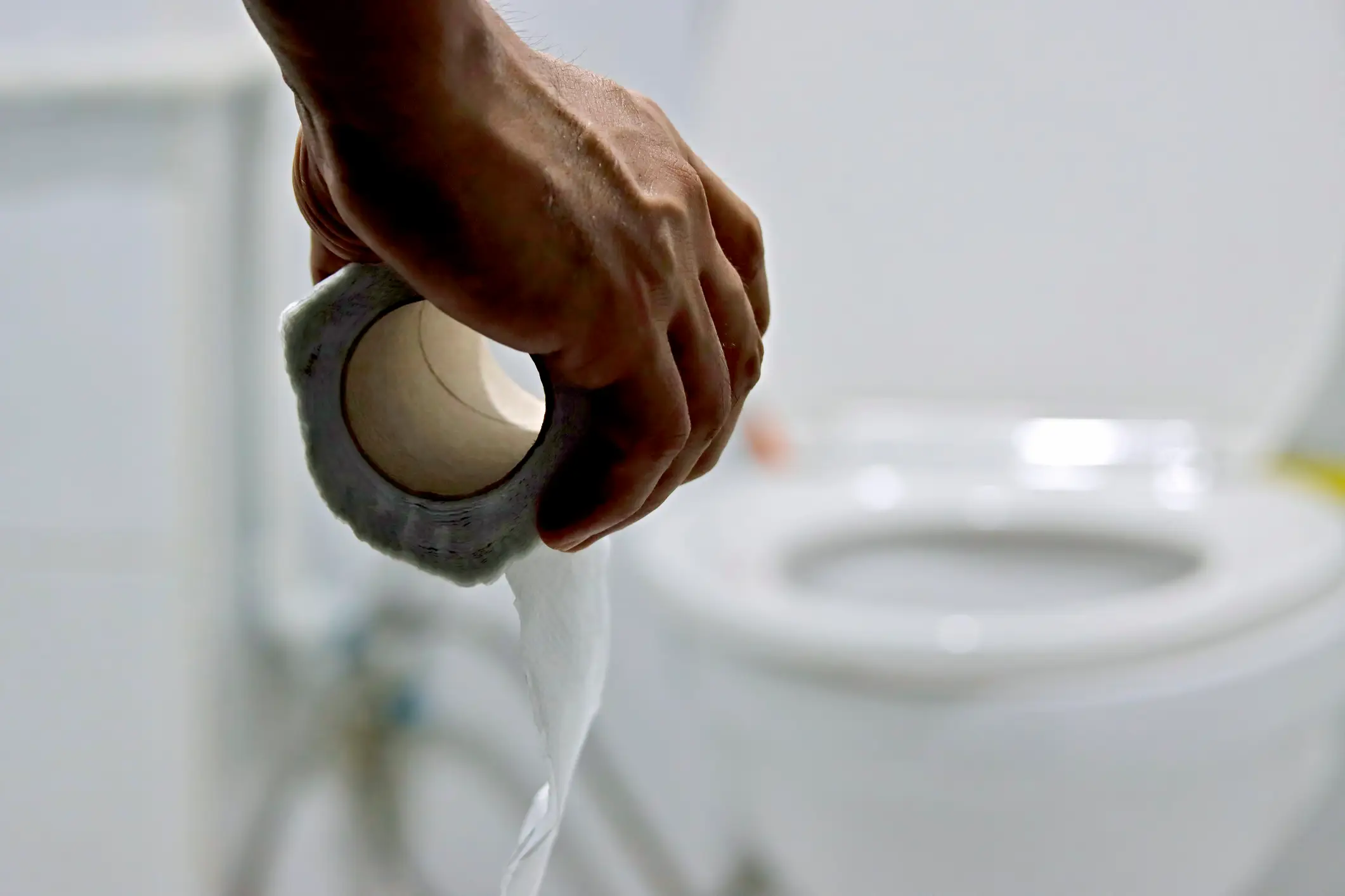 Take advantage of these tips to avoid some brutal toilet showdowns (Rapeepong Puttakumwong/Getty Images)