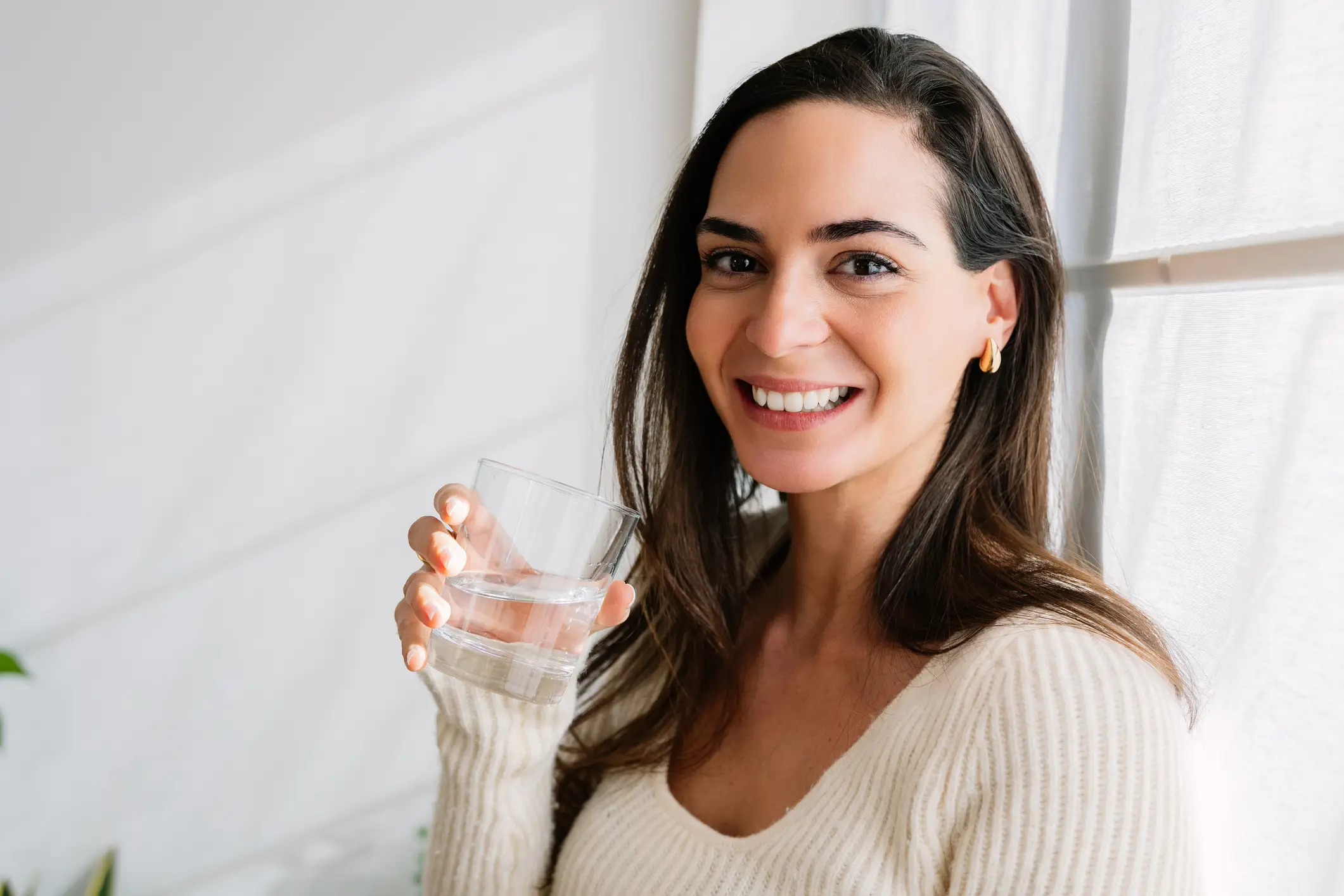 Drinking more water may help reduce daily staining build-up (Xavier Lorenzo/Getty Images)