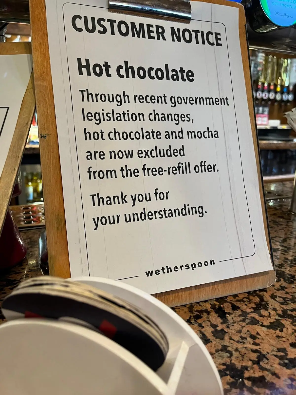 A note announcing the end of the offer in Wetherspoons (Reddit/fiftyzedned)