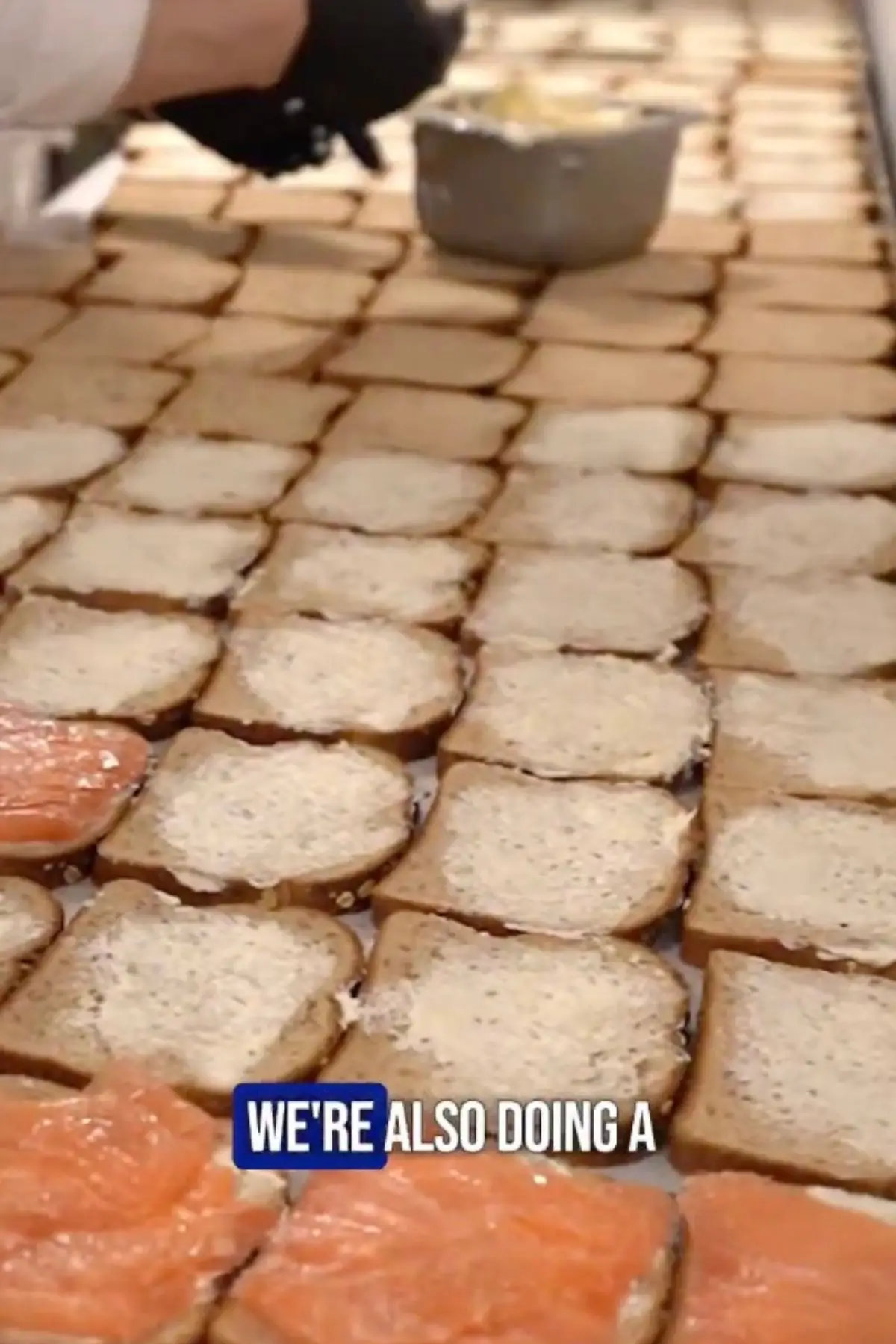 Critics remarked that the lemon butter wasn't close enough to the 'edges of the bread' (X/@UKinUSA)