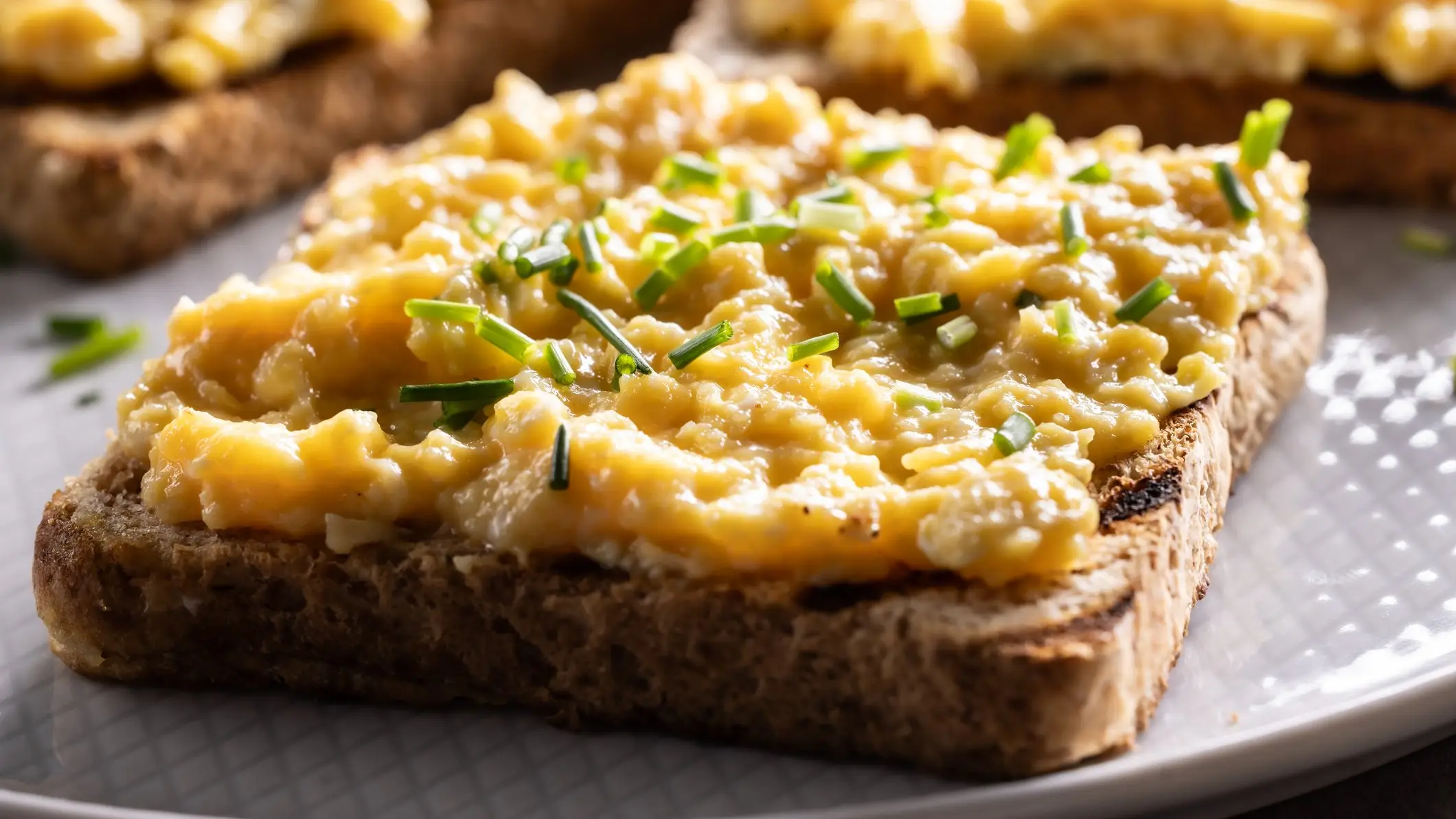 How to spot if eggs are safe amid UK salmonella outbreak that left one person dead