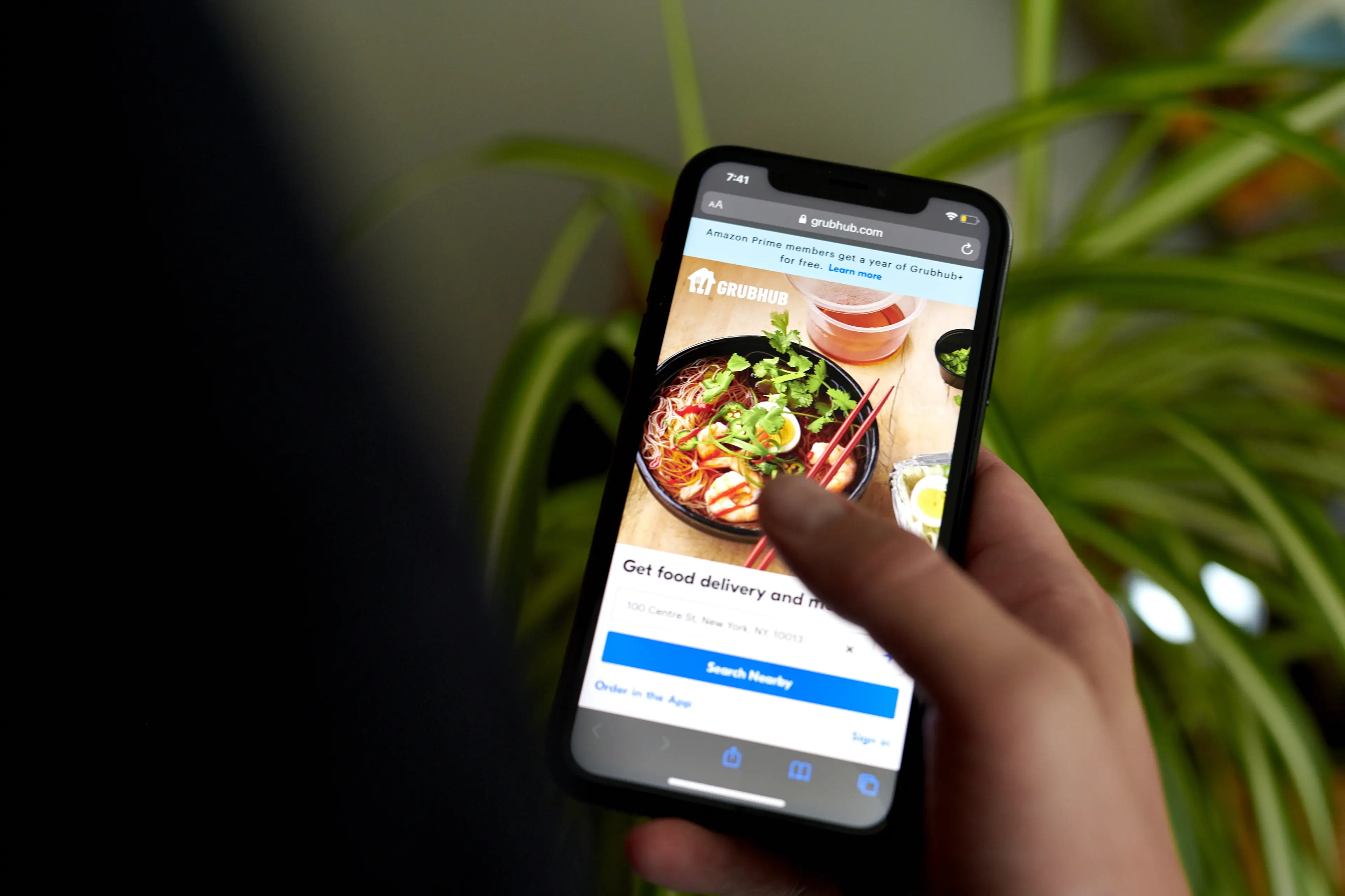 Social media users are divided on whether faux ordering is a good thing (Gabby Jones/Bloomberg via Getty Images)