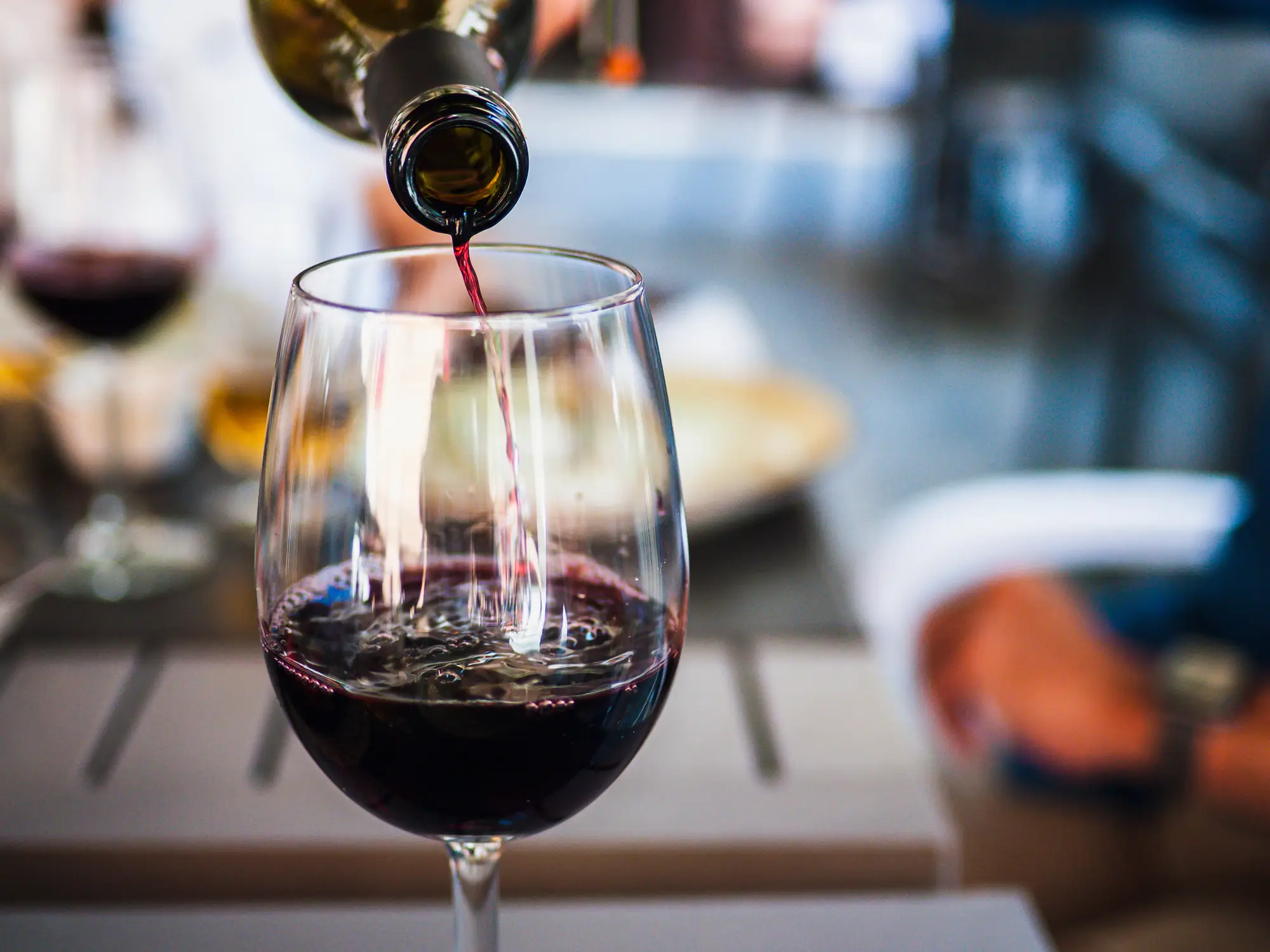 The dietitian warns against all types of alcohol, including red wine (Photo by Rafa Elias via Getty Images)
