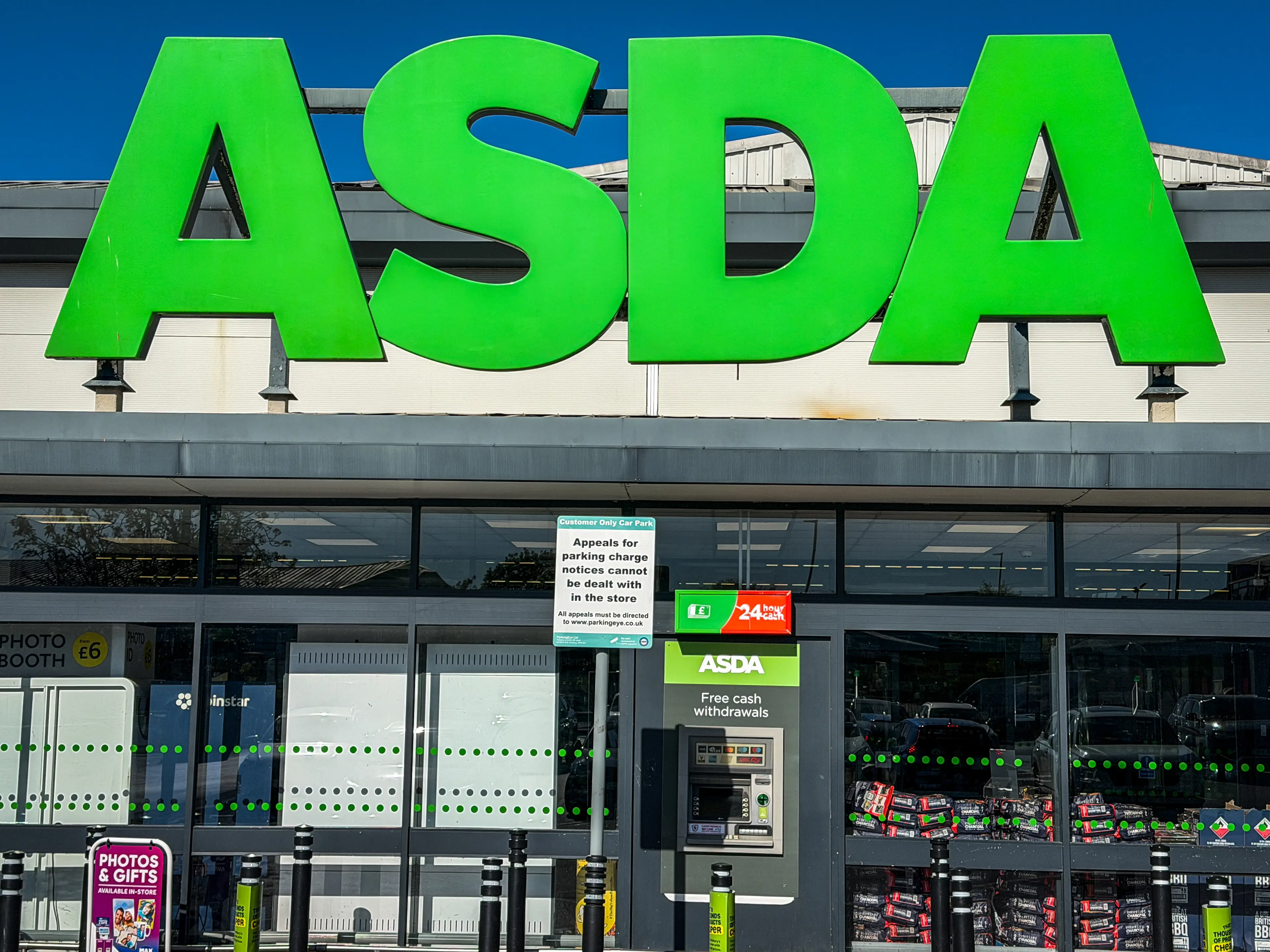 Asda is giving away free drinks to select customers (Anna Barclay/Getty Images)