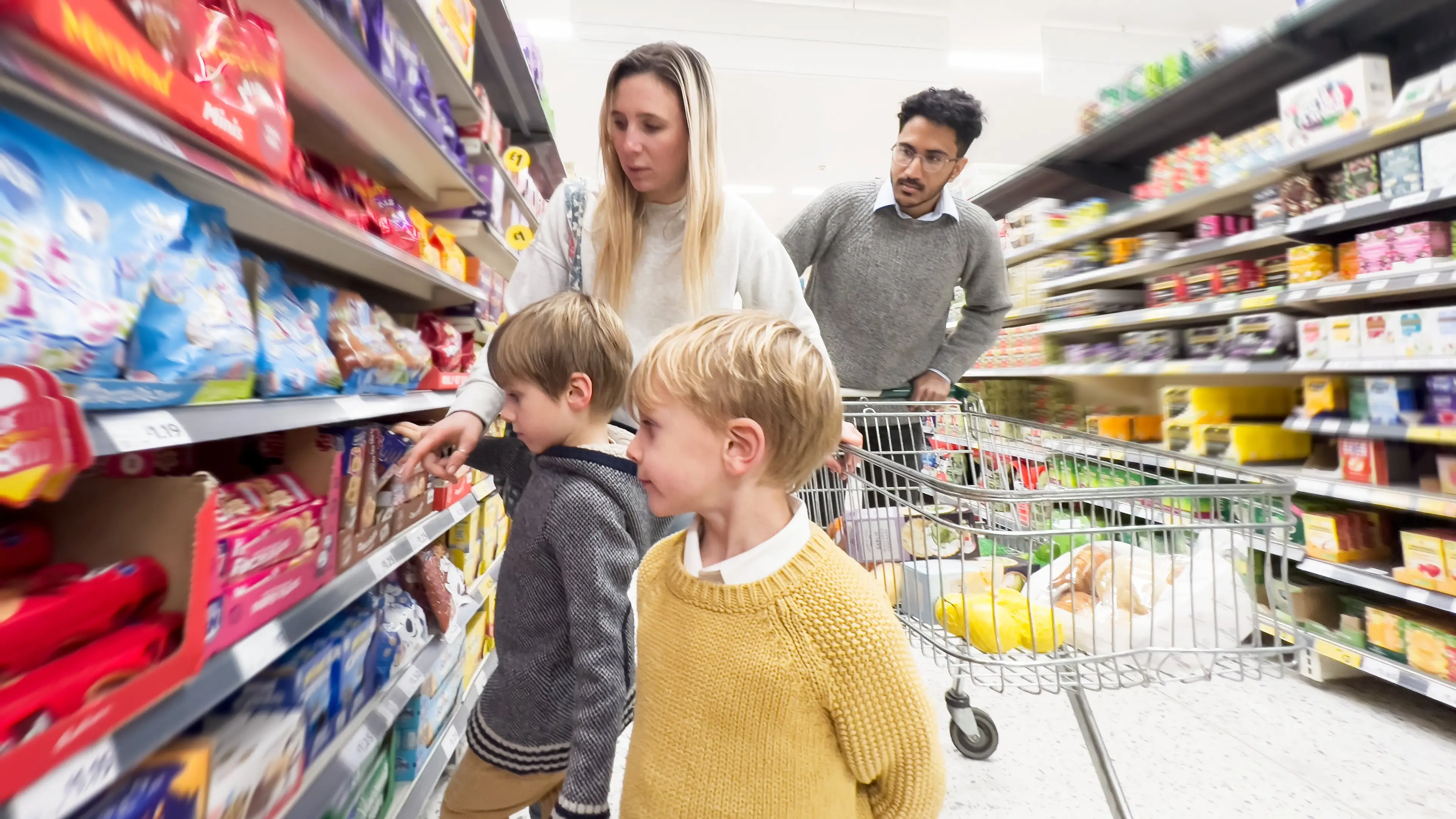 UK government suspending food tariffs on 100 products in major cost of living boost
