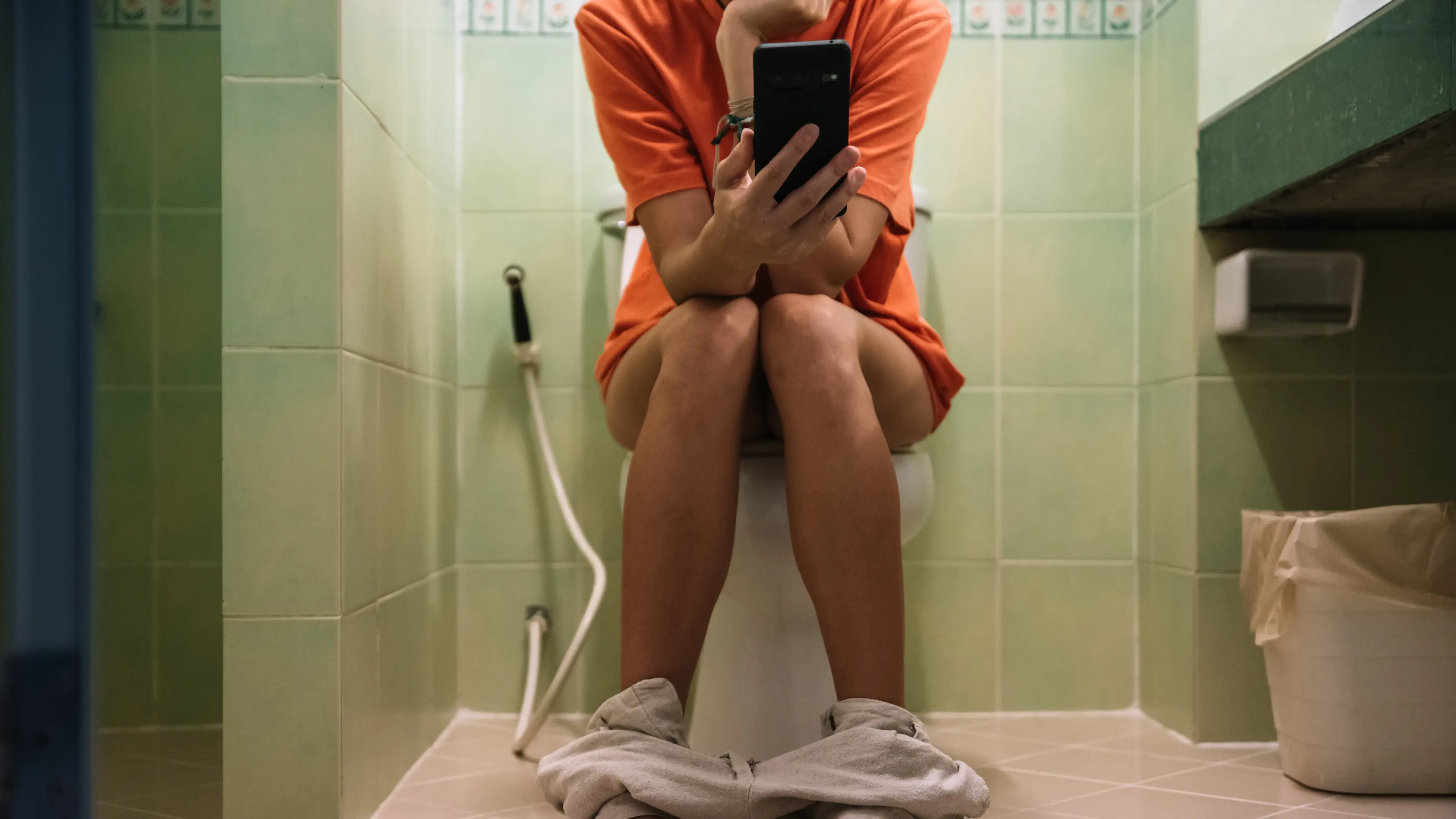 You’re apparently pooping completely wrong, according to officials
