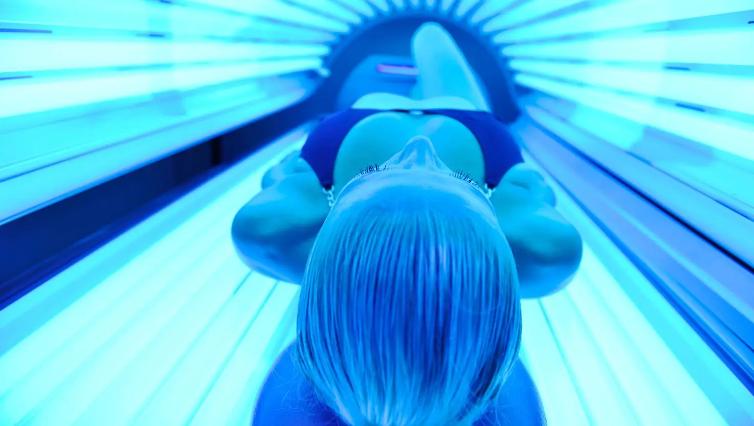 An expert has called for tanning beds to carry the same warnings as cigarettes (Getty Stock Image)