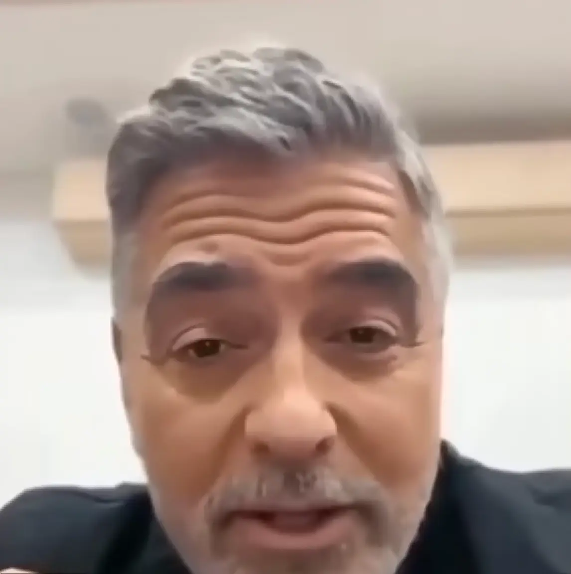 They sent her AI-generated videos of the star and asked for money to help him divorce his wife (América Televisión)