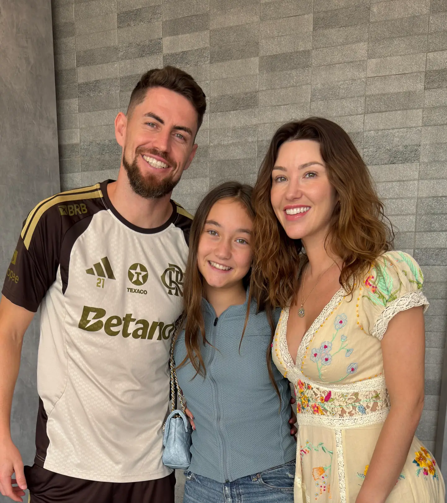 The situation began when footballer Jorginho accused the singer's security team of making his step-daughter cry (Instagram/@catcavelli)